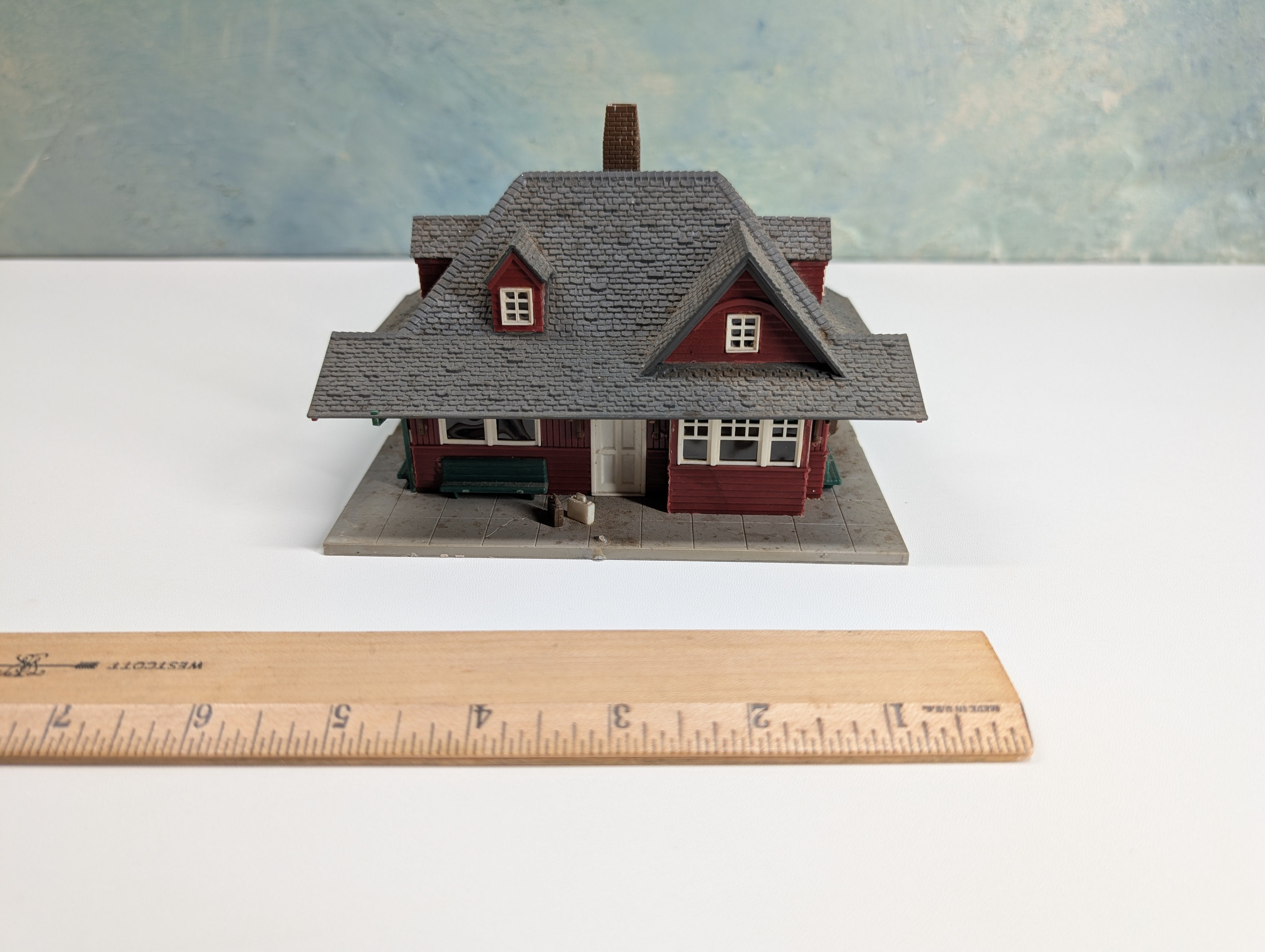 USED HO Scale REA Station