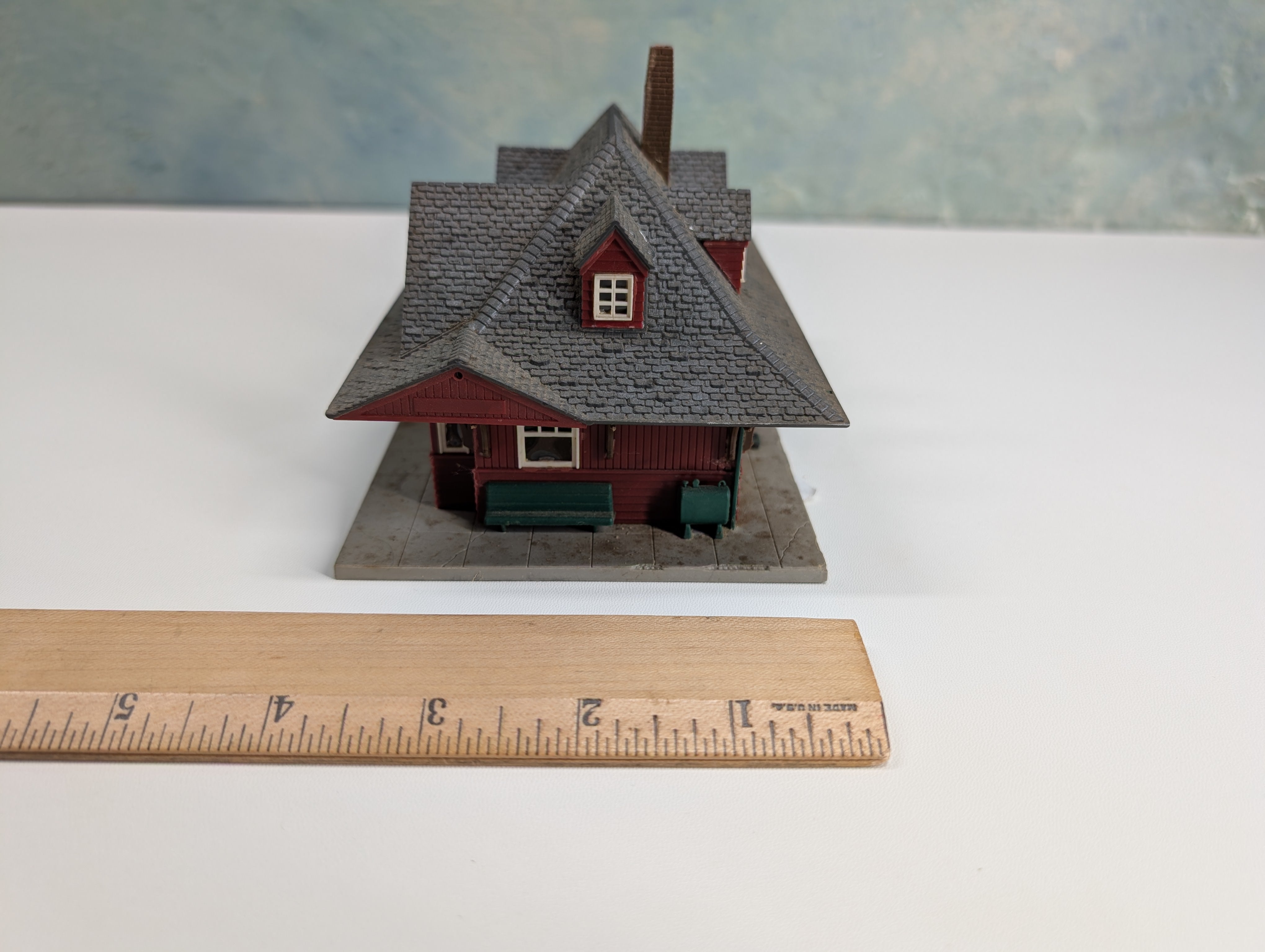 USED HO Scale REA Station