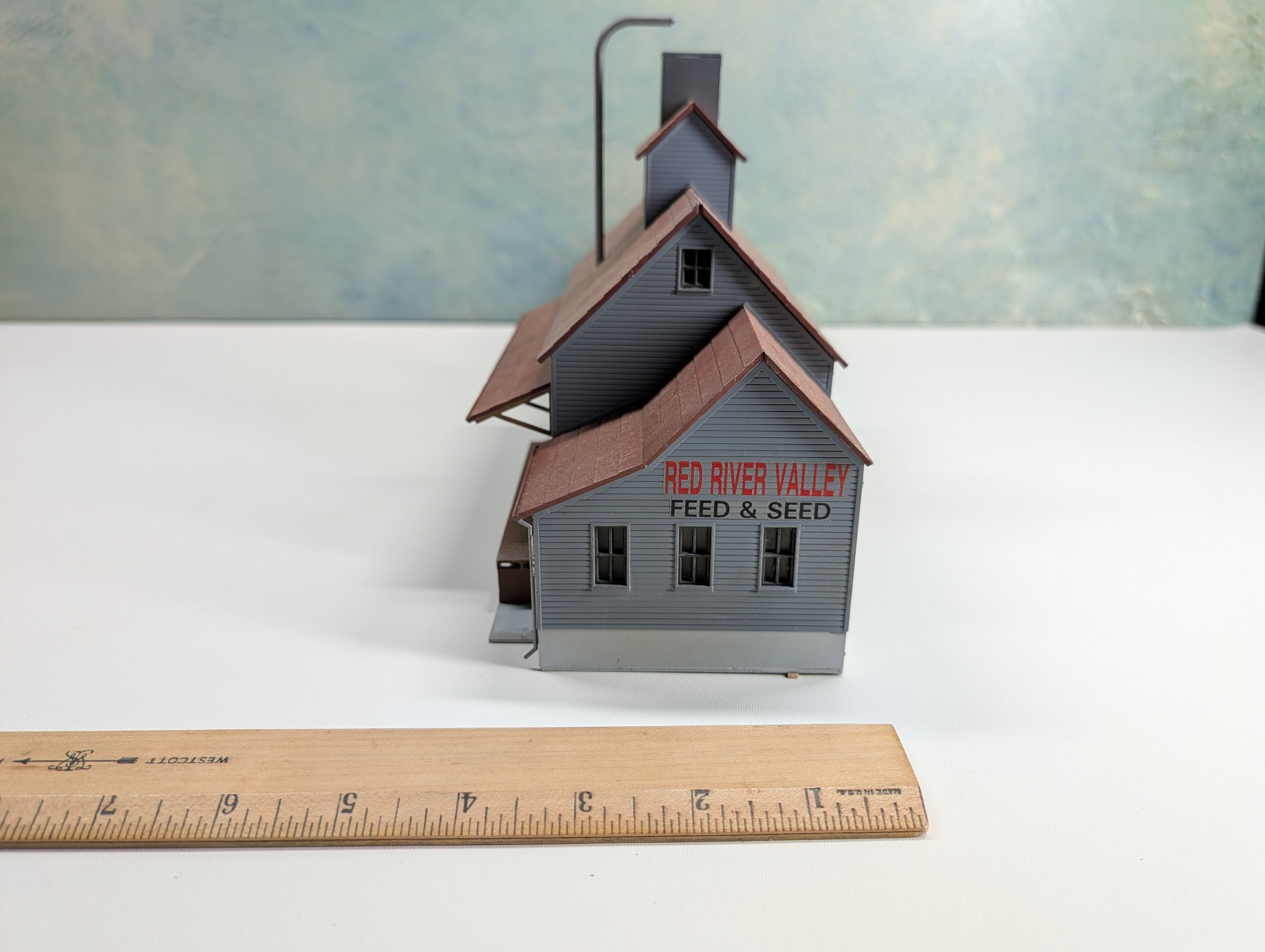 USED Walthers HO Scale Red River Valley Feed & Seed Mill, CO-OP Feed