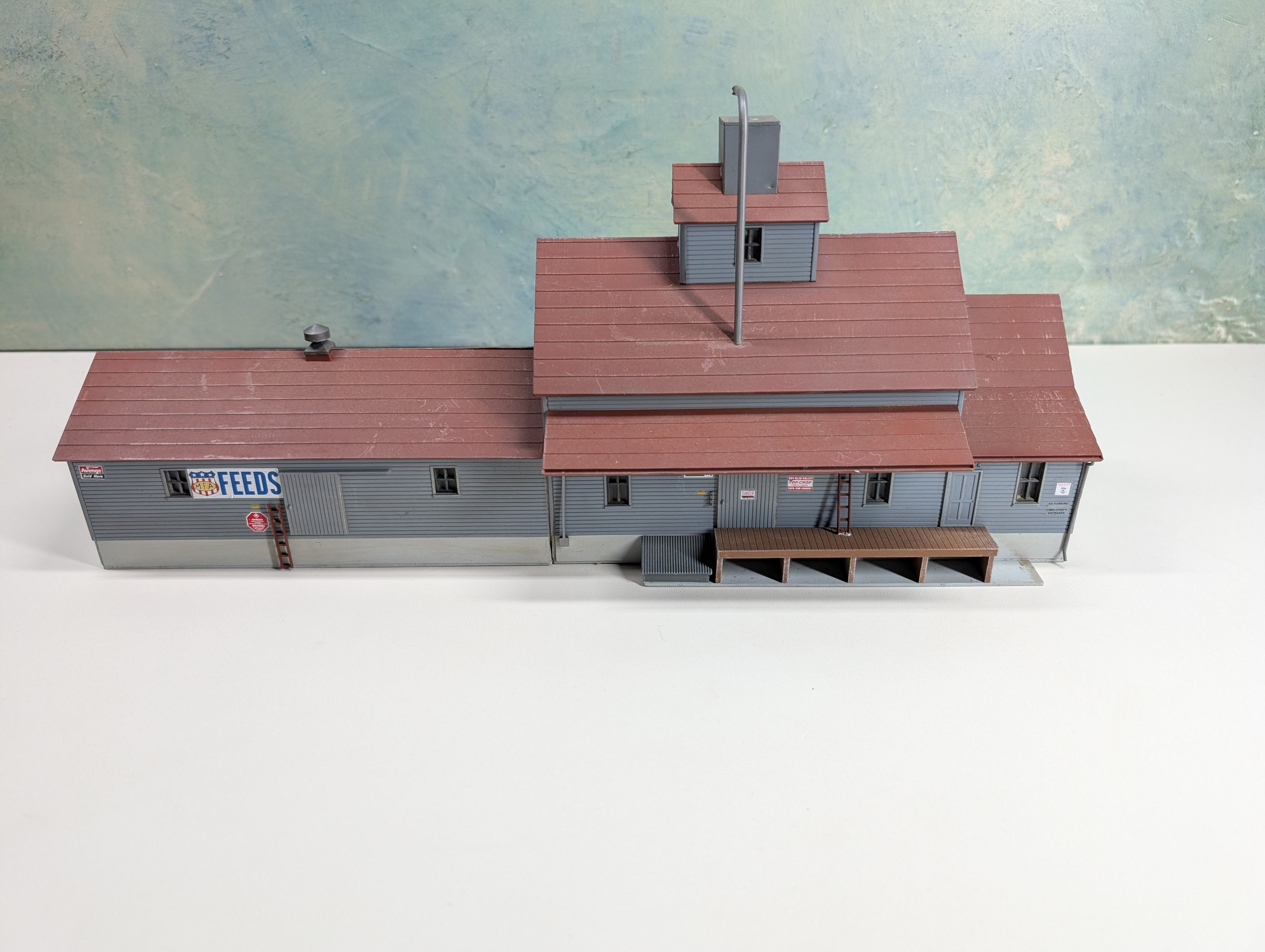 USED Walthers HO Scale Red River Valley Feed & Seed Mill, CO-OP Feed