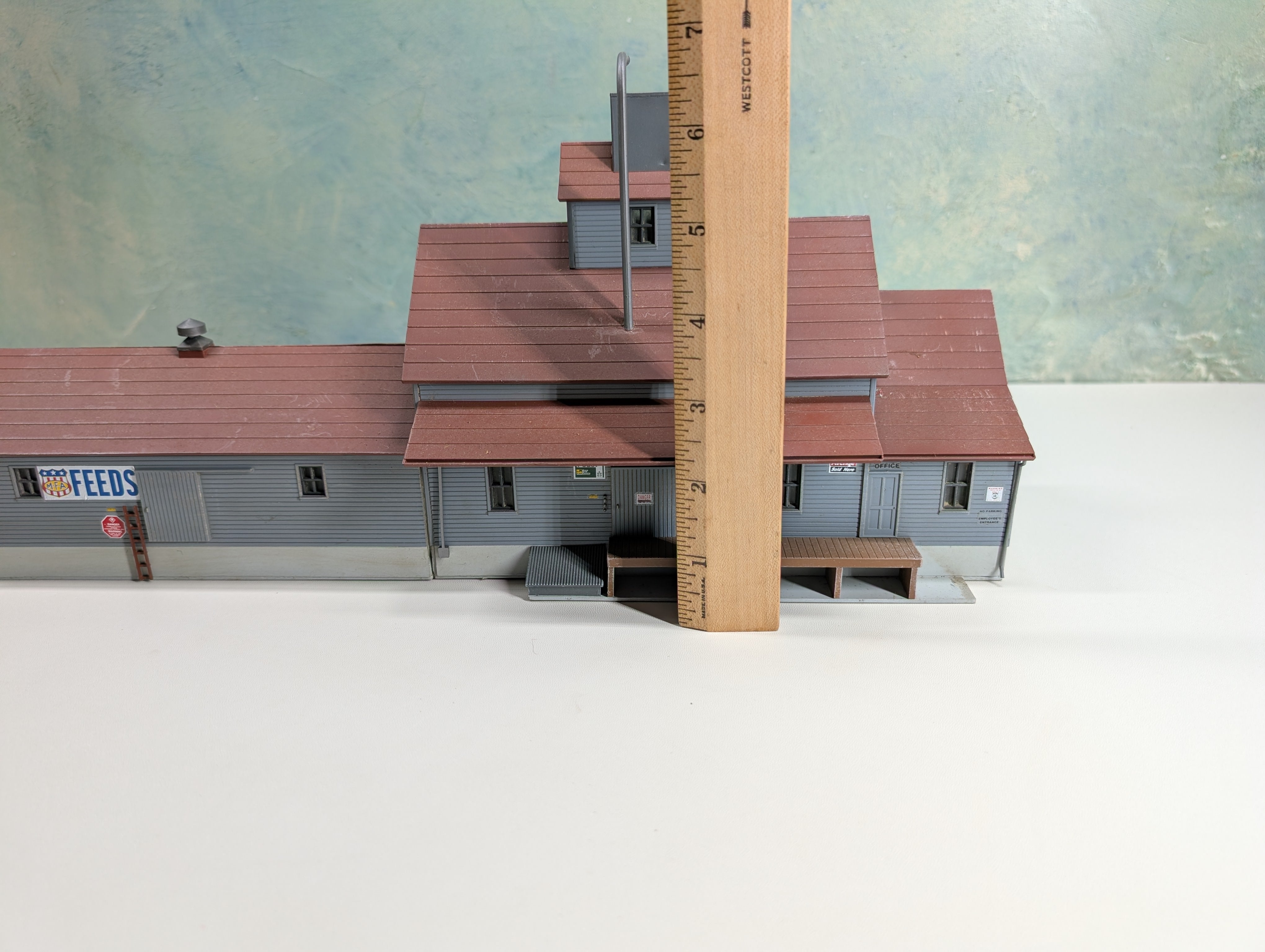USED Walthers HO Scale Red River Valley Feed & Seed Mill, CO-OP Feed