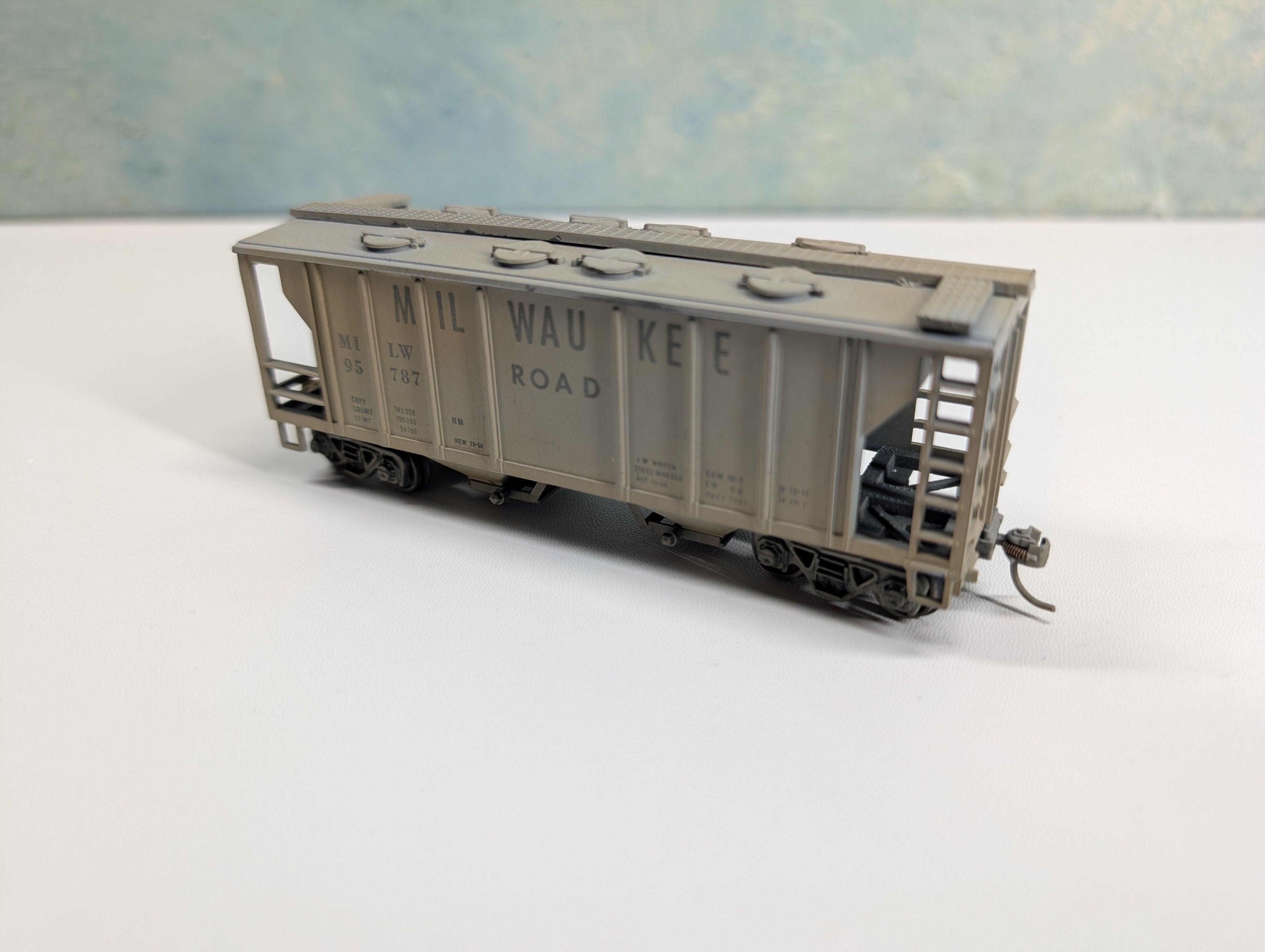 USED Roundhouse HO Scale Covered Hopper Milwaukee Road MILW #95787 Weathered