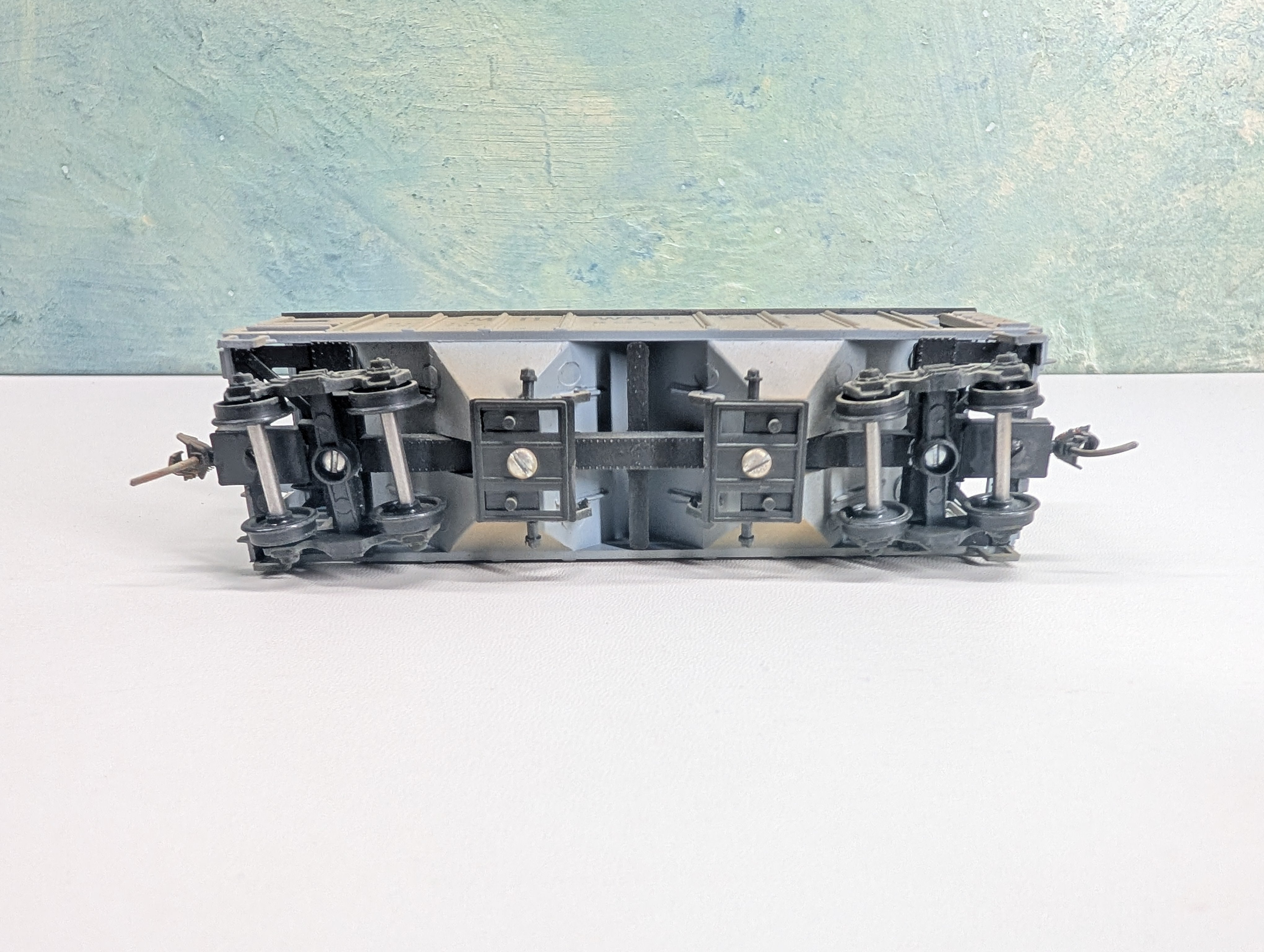 USED Roundhouse HO Scale Covered Hopper Milwaukee Road MILW #95787 Weathered