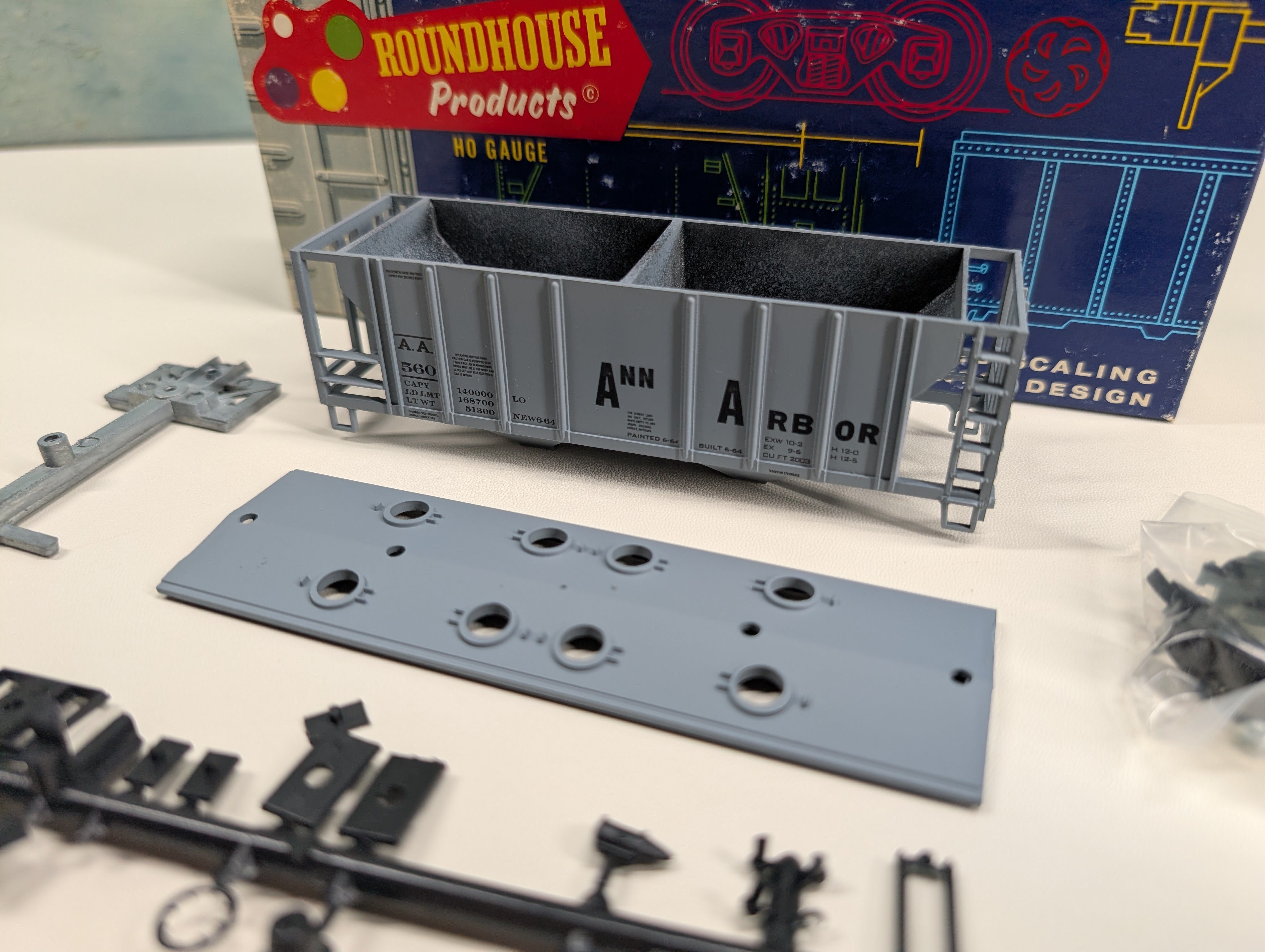 USED Roundhouse HO Scale Covered Hopper Ann Arbor AA #560 KIT