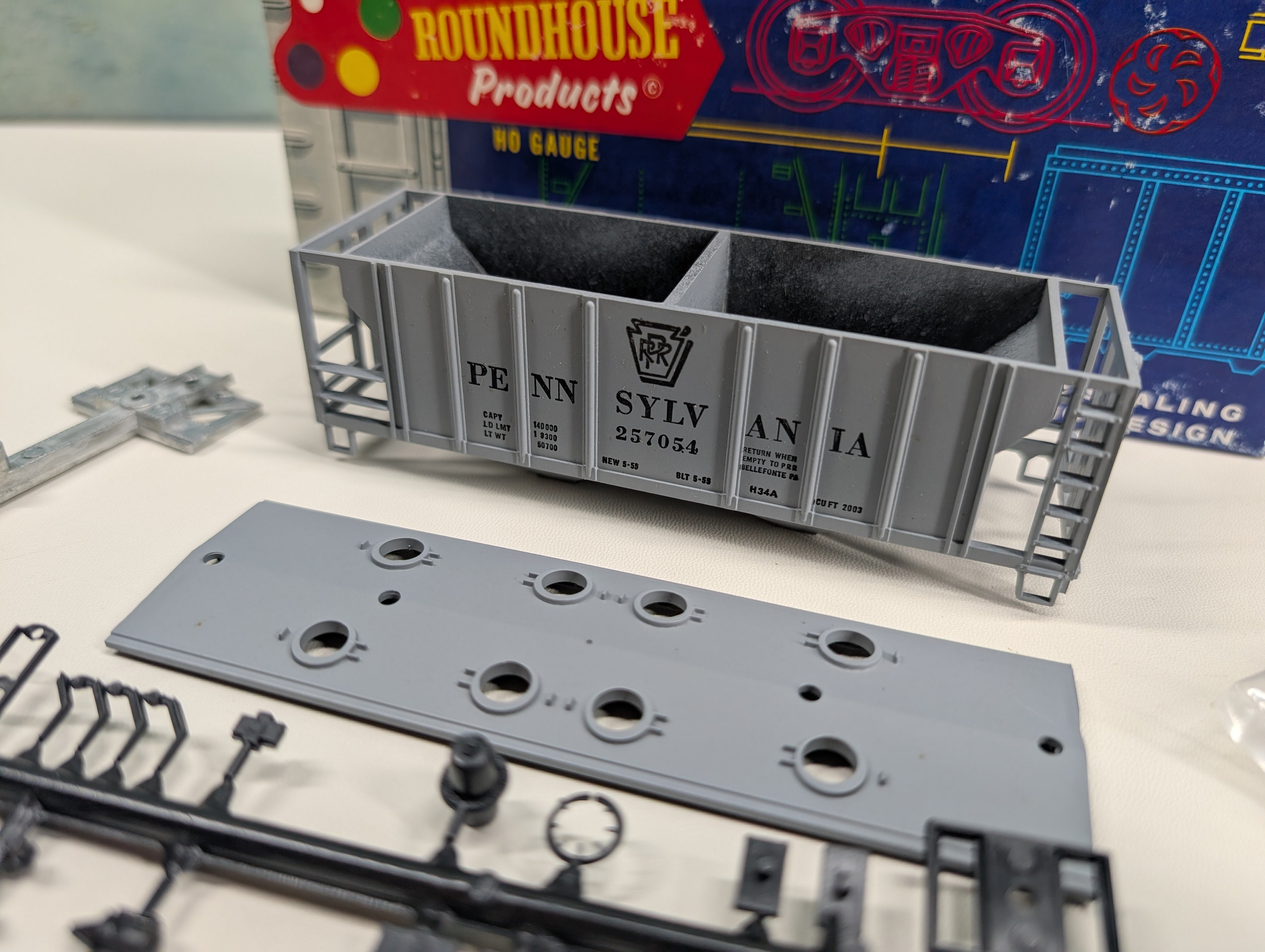 USED Roundhouse HO Scale Covered Hopper Pennsylvania PRR #257054 KIT