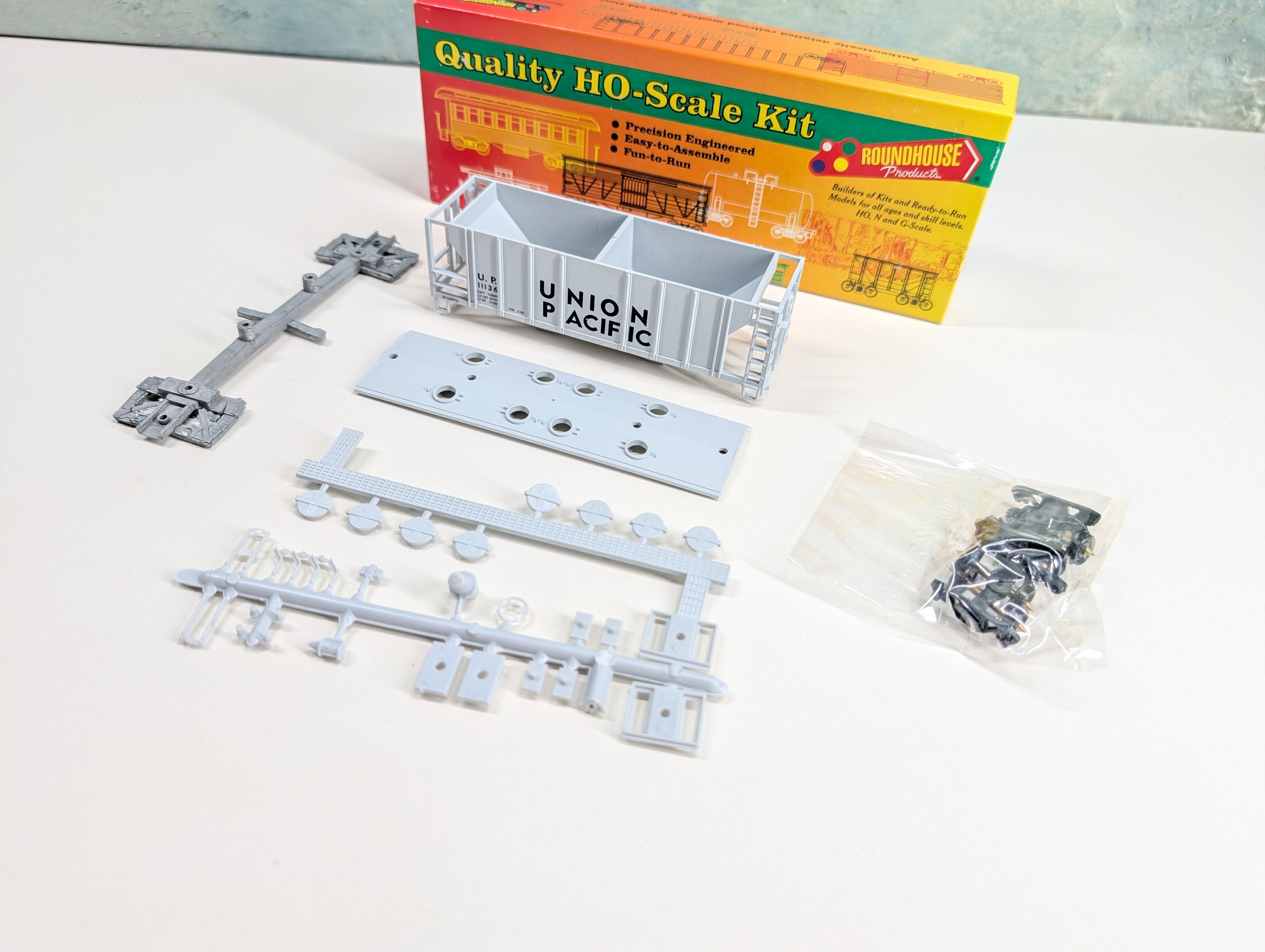 USED Roundhouse HO Scale Covered Hopper Union Pacific UP #11136 KIT