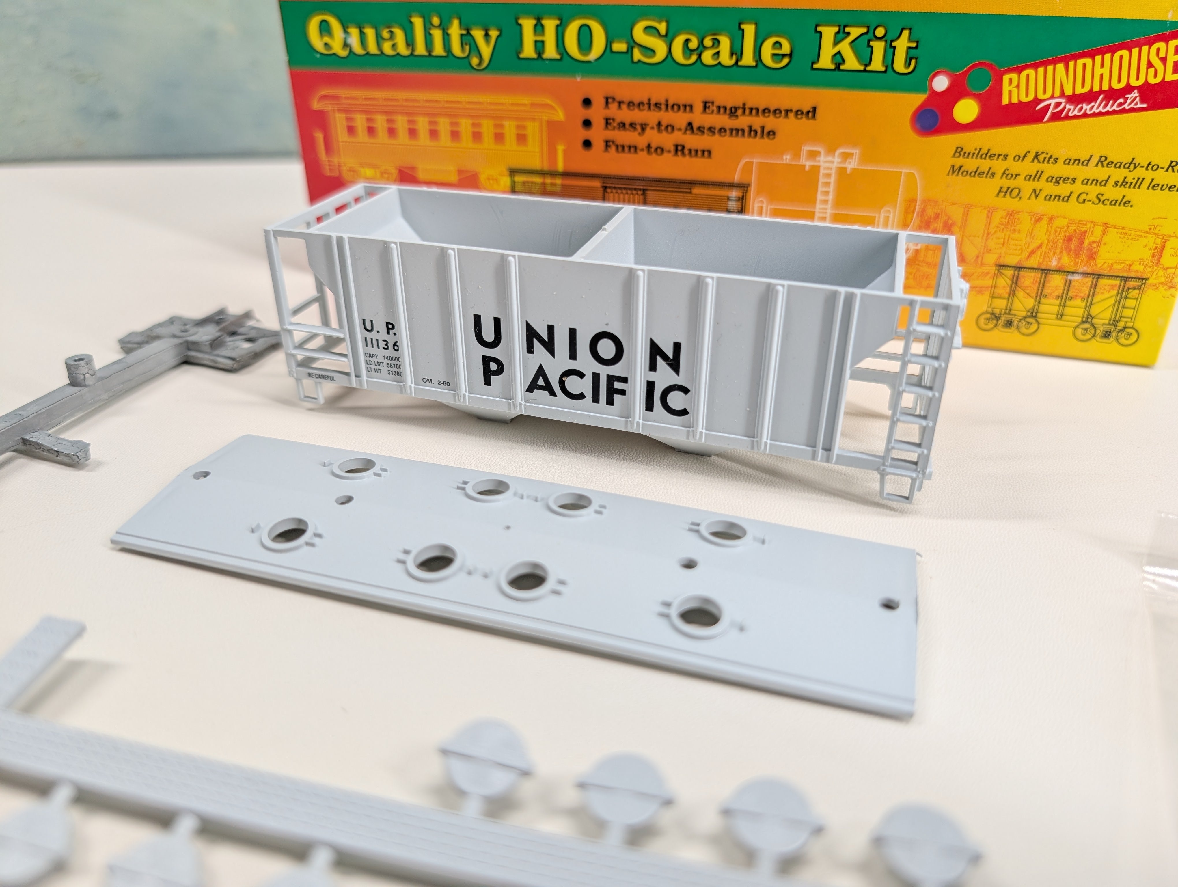 USED Roundhouse HO Scale Covered Hopper Union Pacific UP #11136 KIT