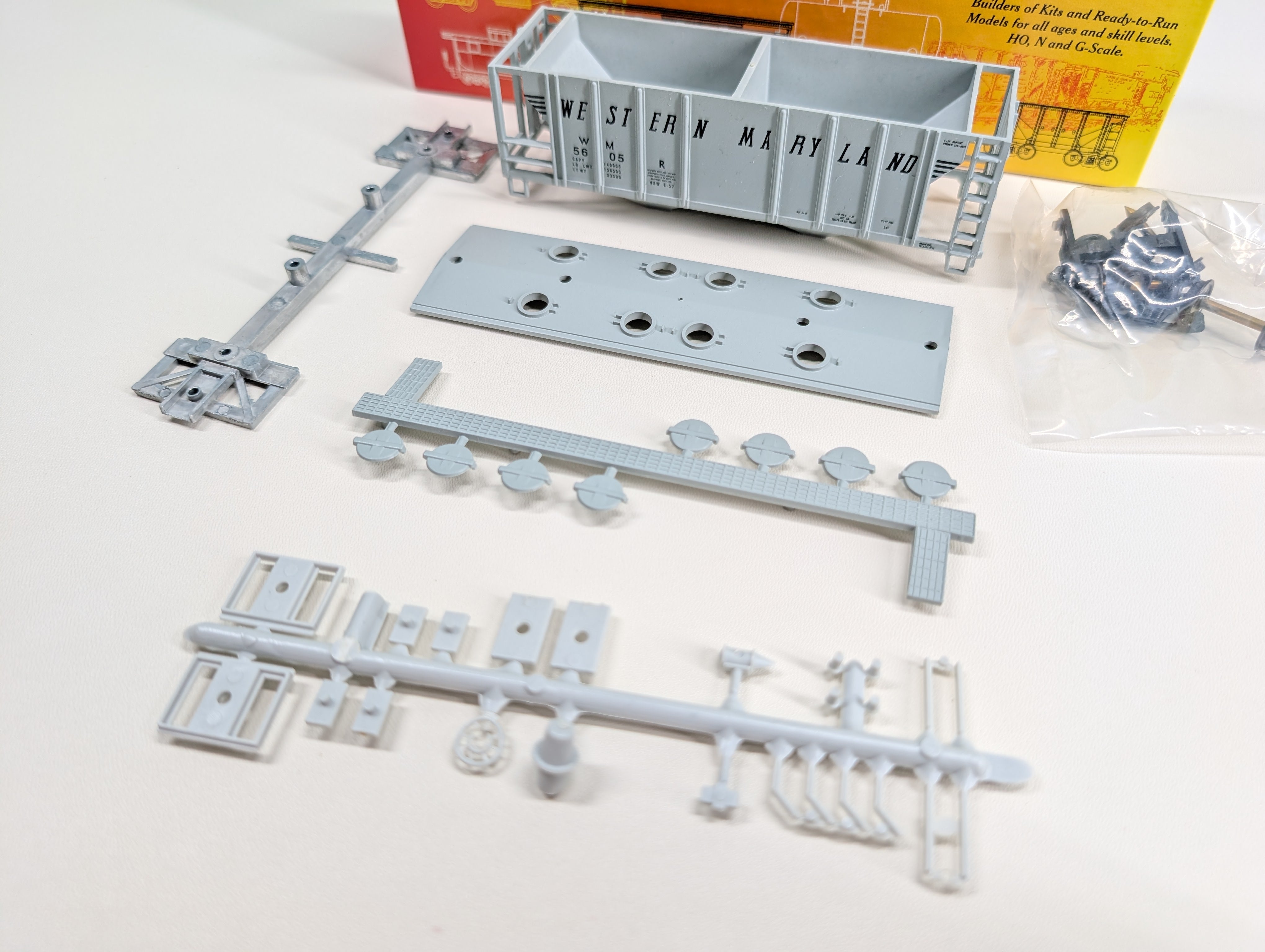 USED Roundhouse HO Scale Covered Hopper Western Maryland WM #5605R KIT