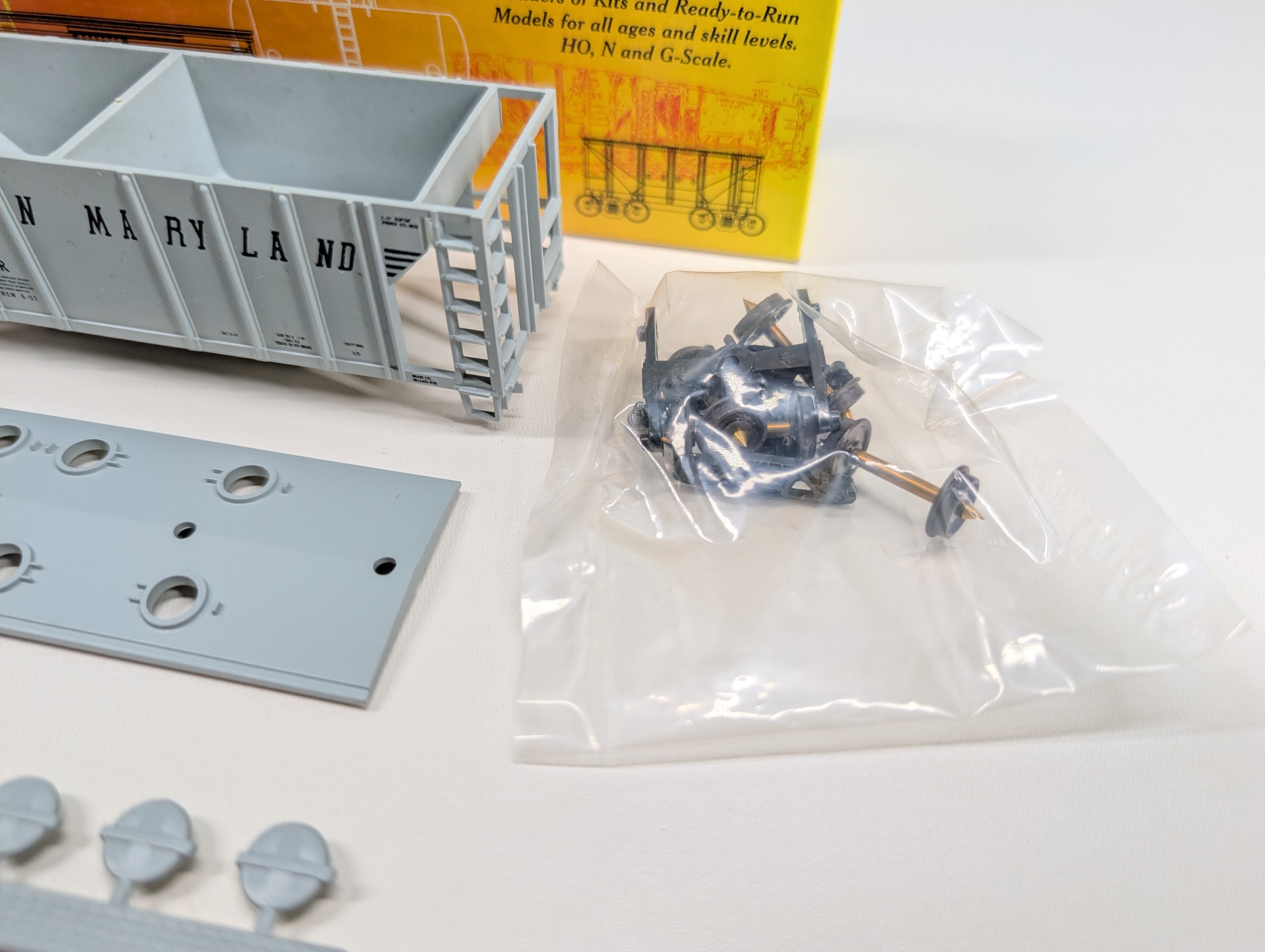 USED Roundhouse HO Scale Covered Hopper Western Maryland WM #5605R KIT