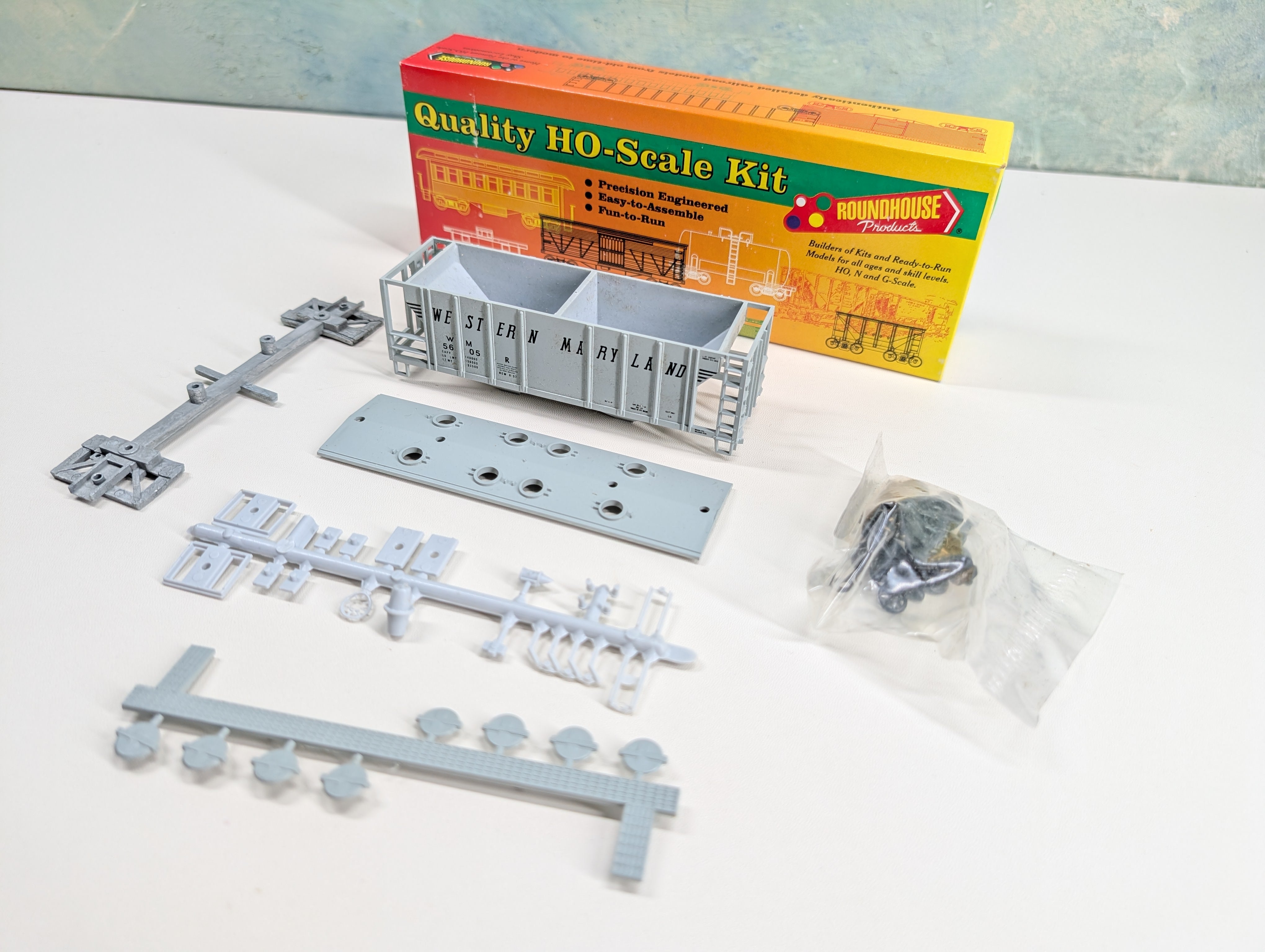 USED Roundhouse HO Scale Covered Hopper Western Maryland WM #5605R KIT