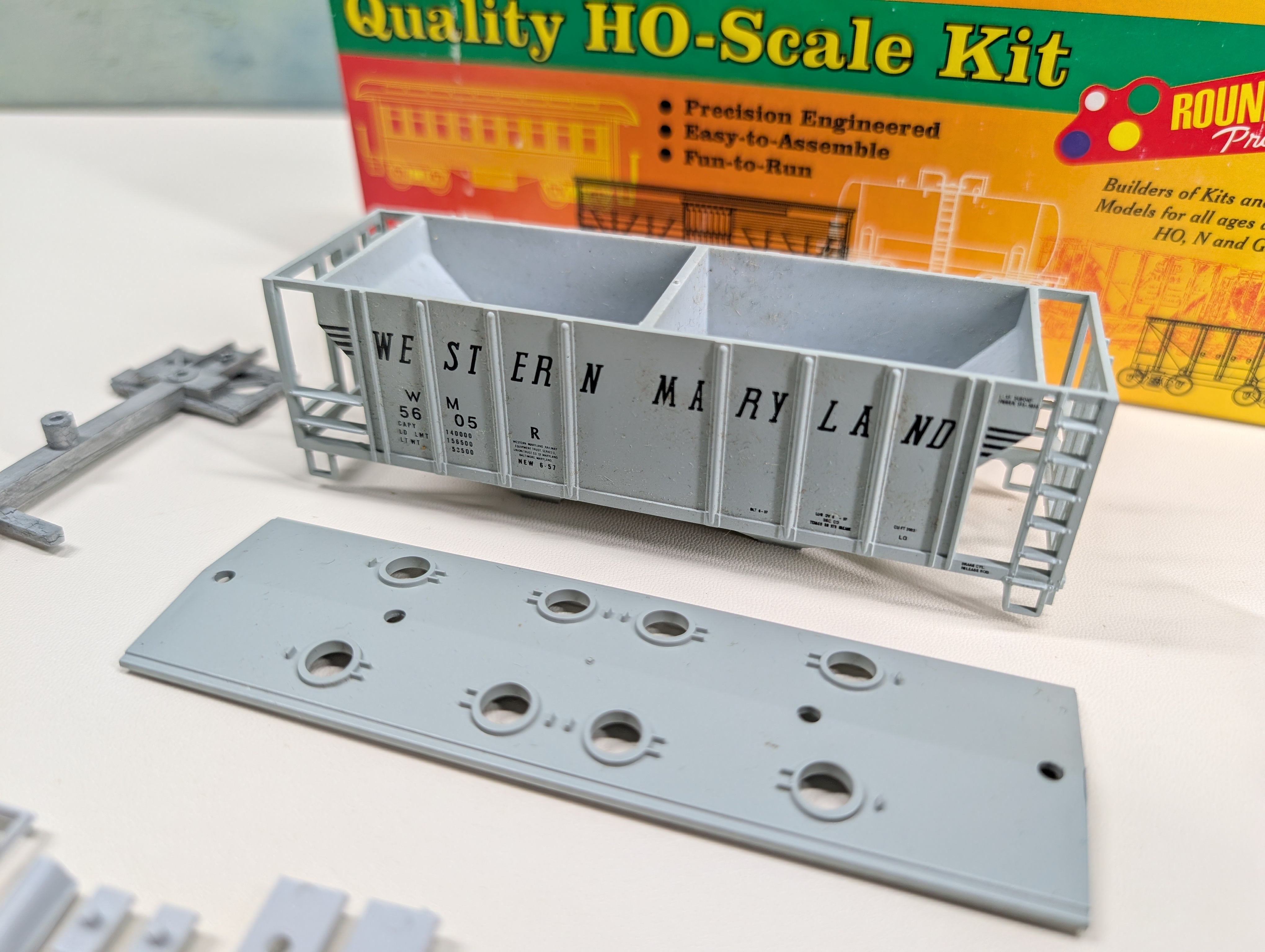 USED Roundhouse HO Scale Covered Hopper Western Maryland WM #5605R KIT