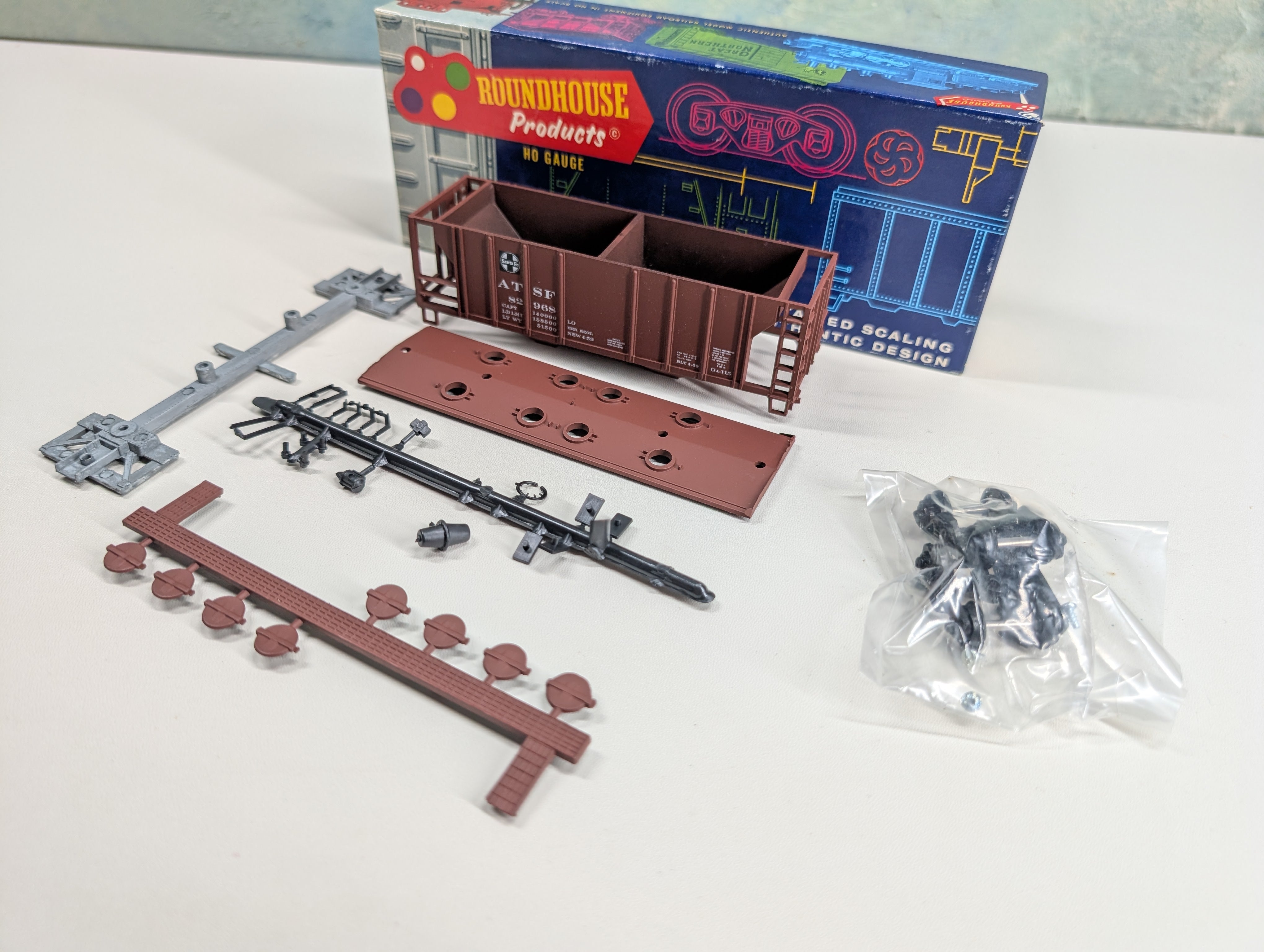 USED Roundhouse HO Scale Covered Hopper Santa Fe ATSF #82968 KIT