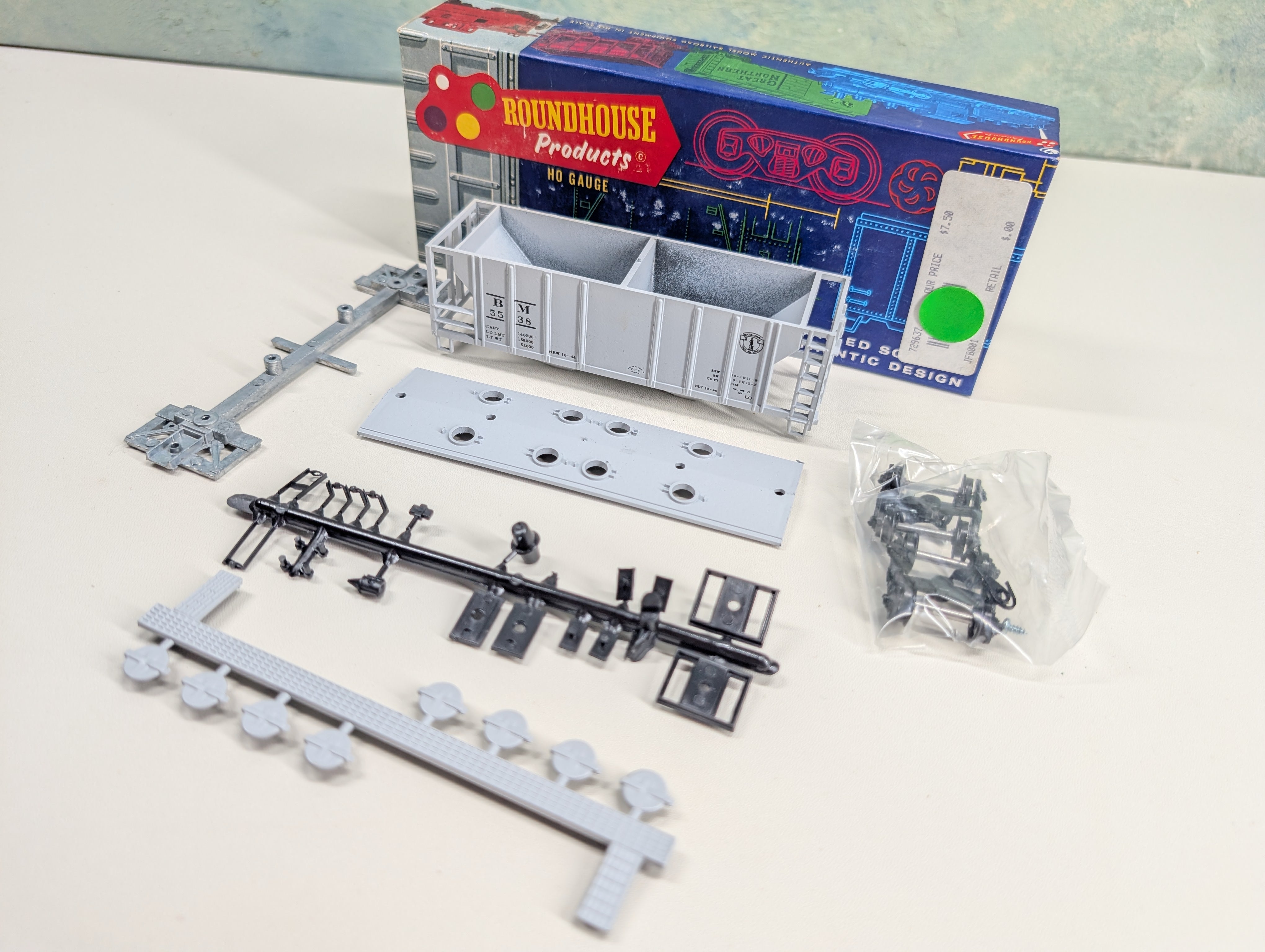 USED Roundhouse HO Scale Covered Hopper Boston and Maine BM #5538 Bev-Bel KIT