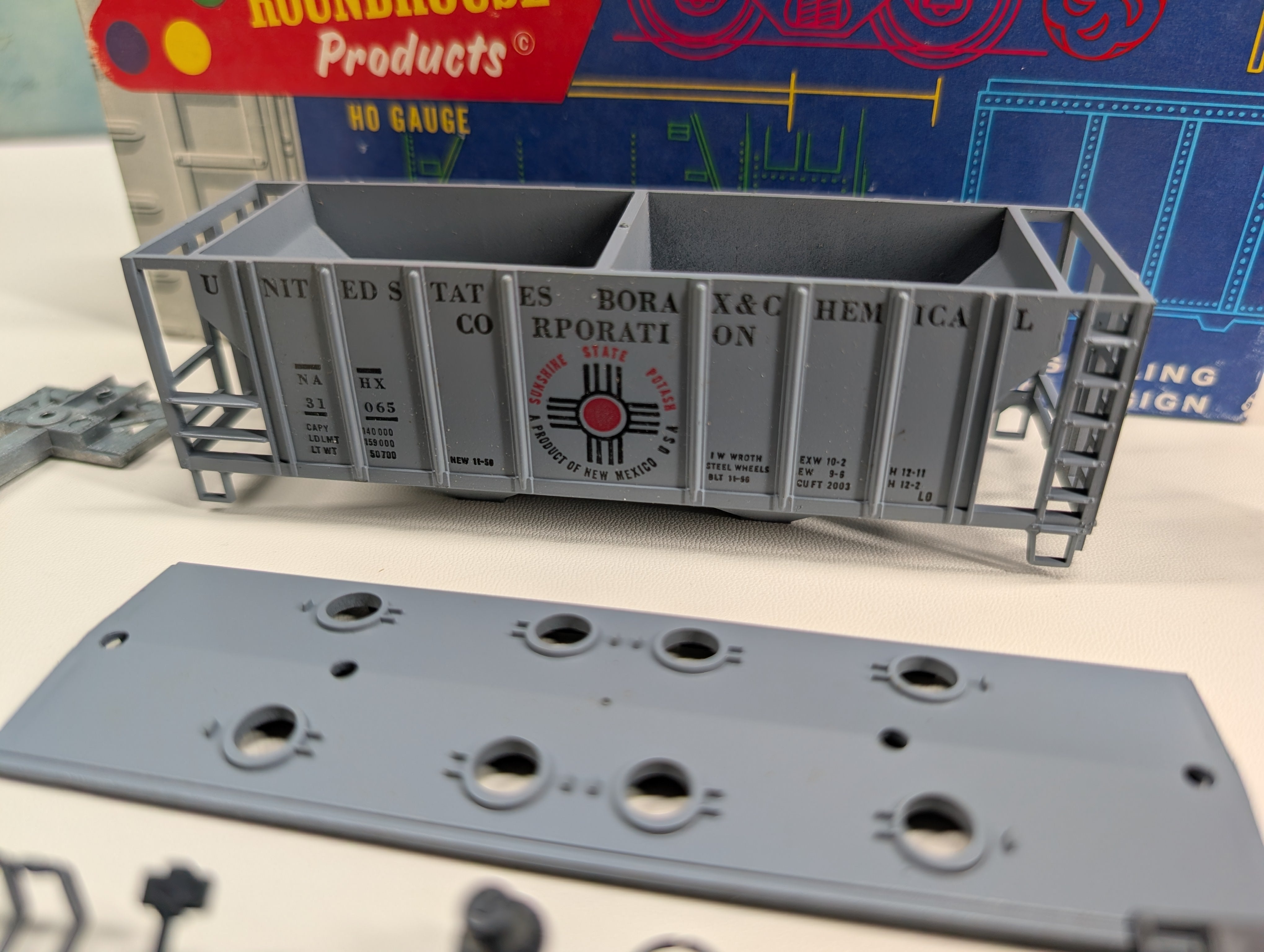 USED Roundhouse HO Scale Covered Hopper United States Borax Corp NAHX #31065 KIT
