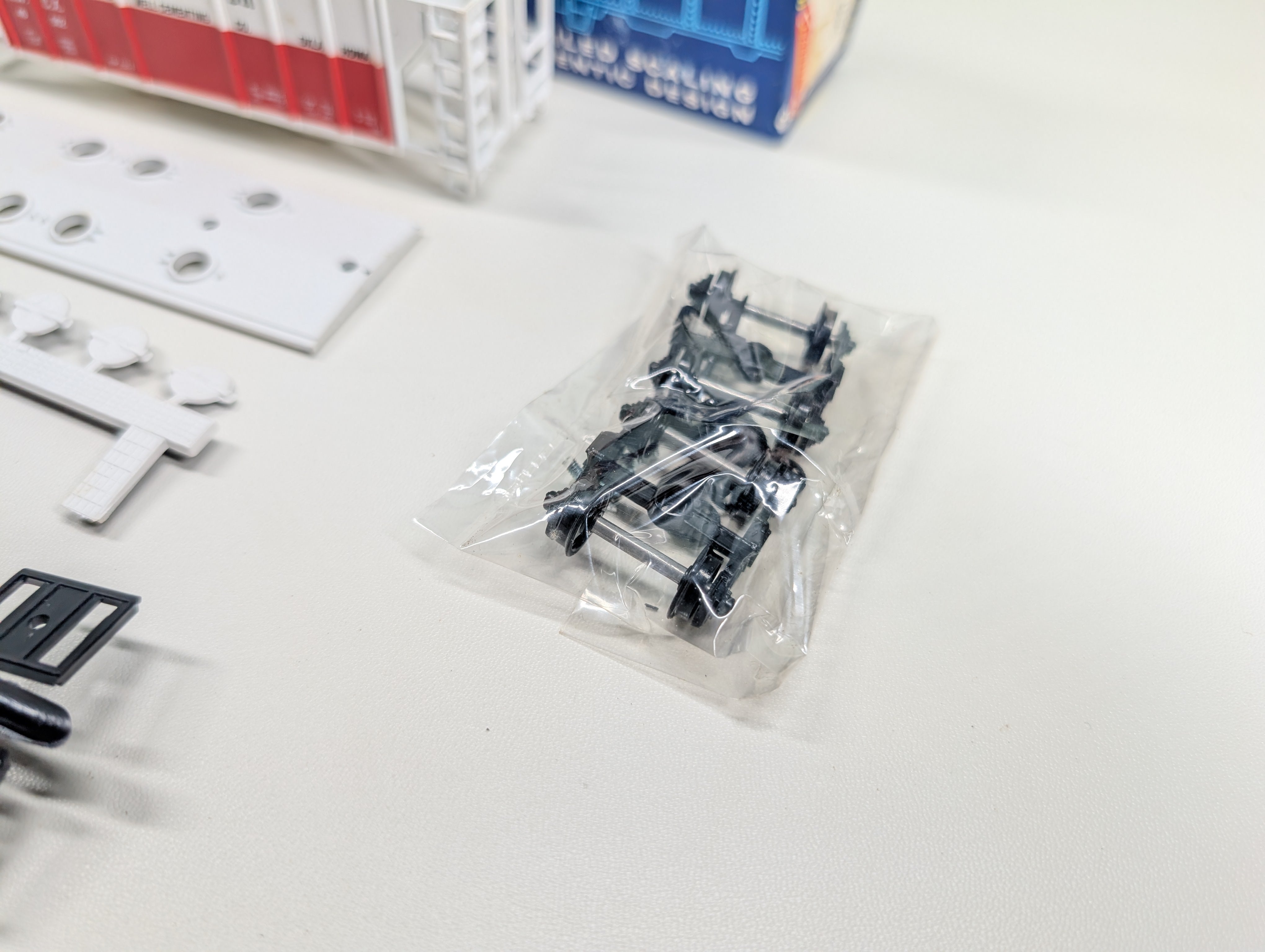 USED Roundhouse HO Scale Covered Hopper Halliburton HWCX #40902 KIT