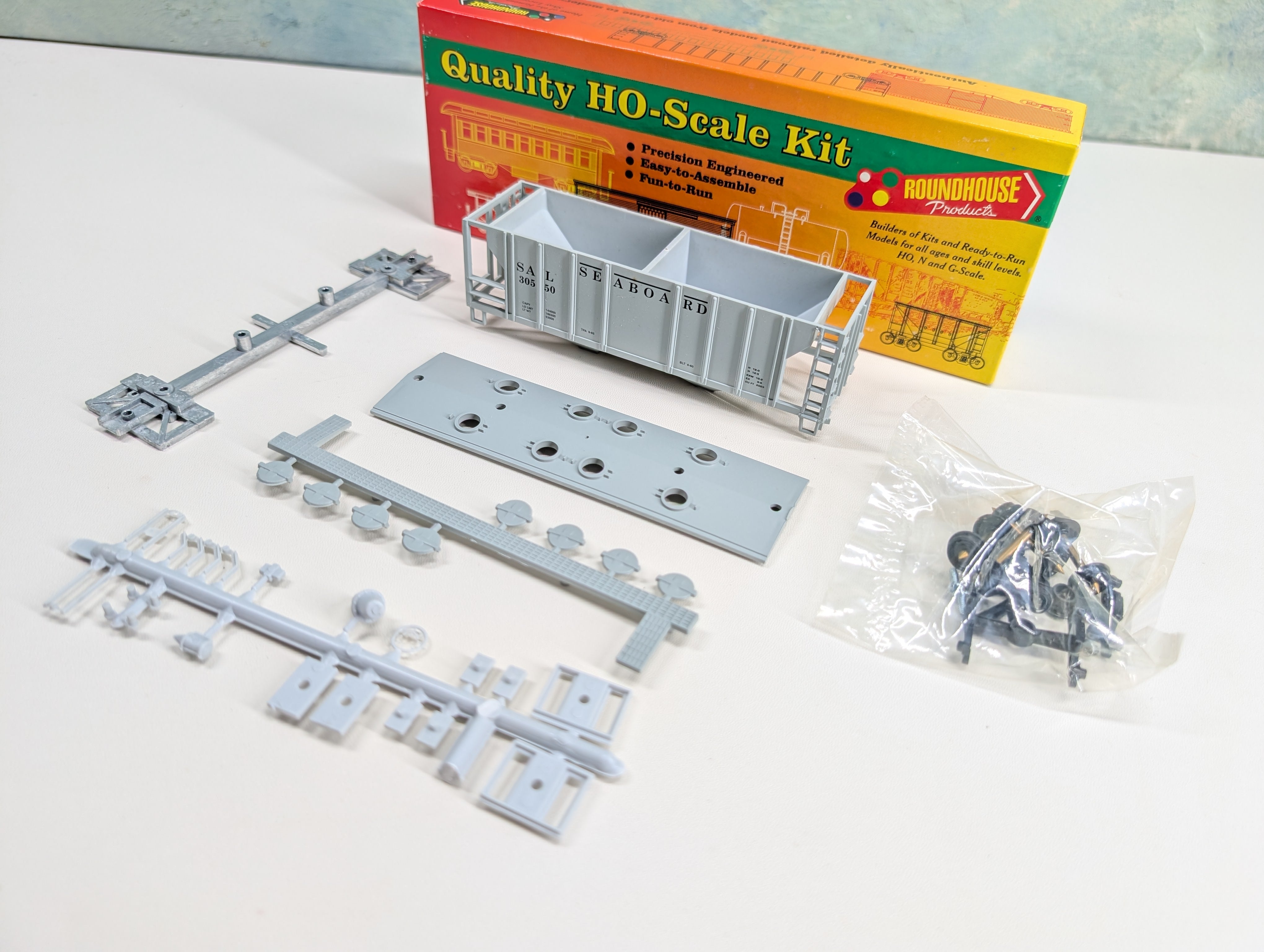 USED Roundhouse HO Scale Covered Hopper Seaboard SAL #30550 KIT