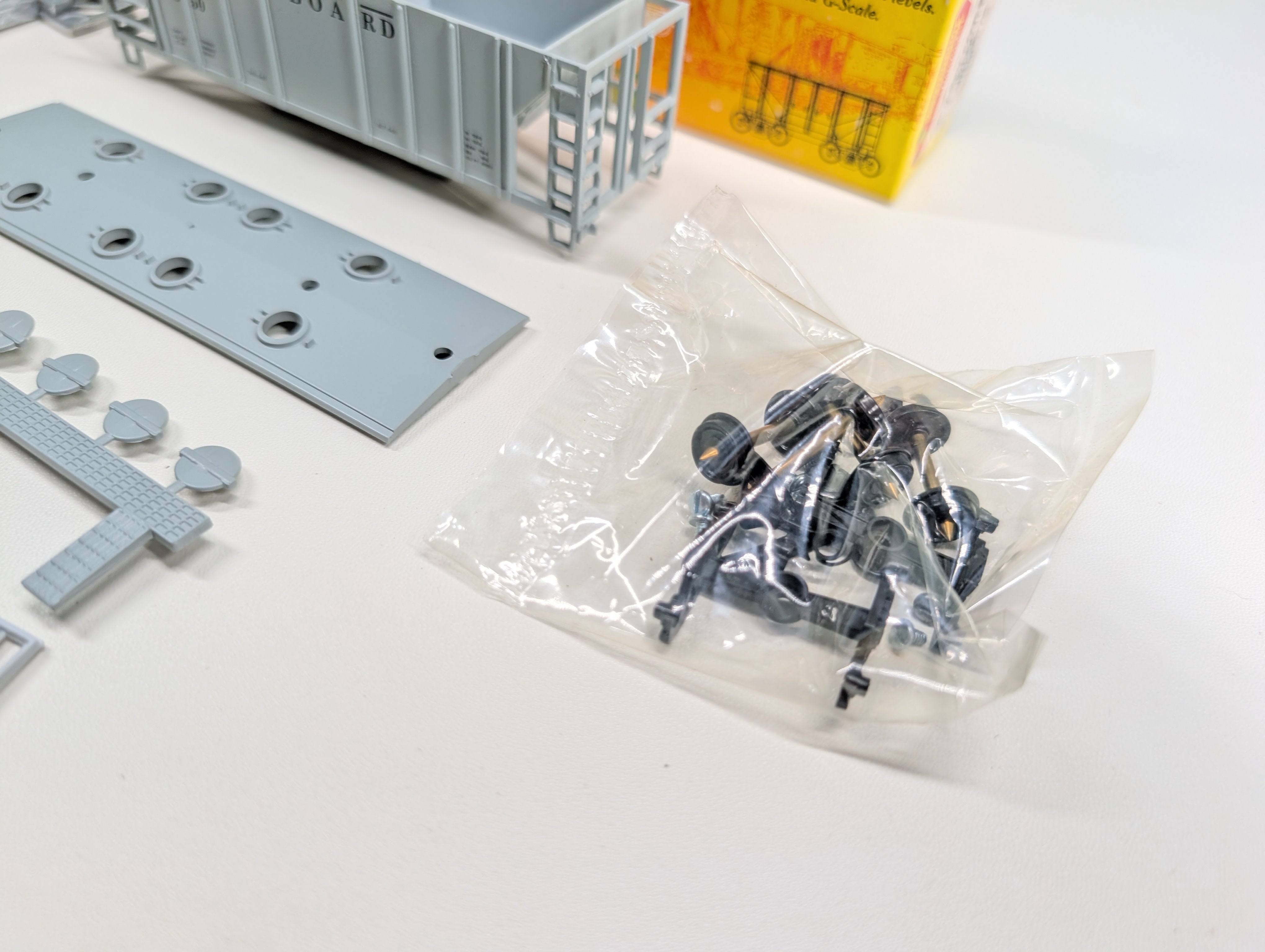 USED Roundhouse HO Scale Covered Hopper Seaboard SAL #30550 KIT