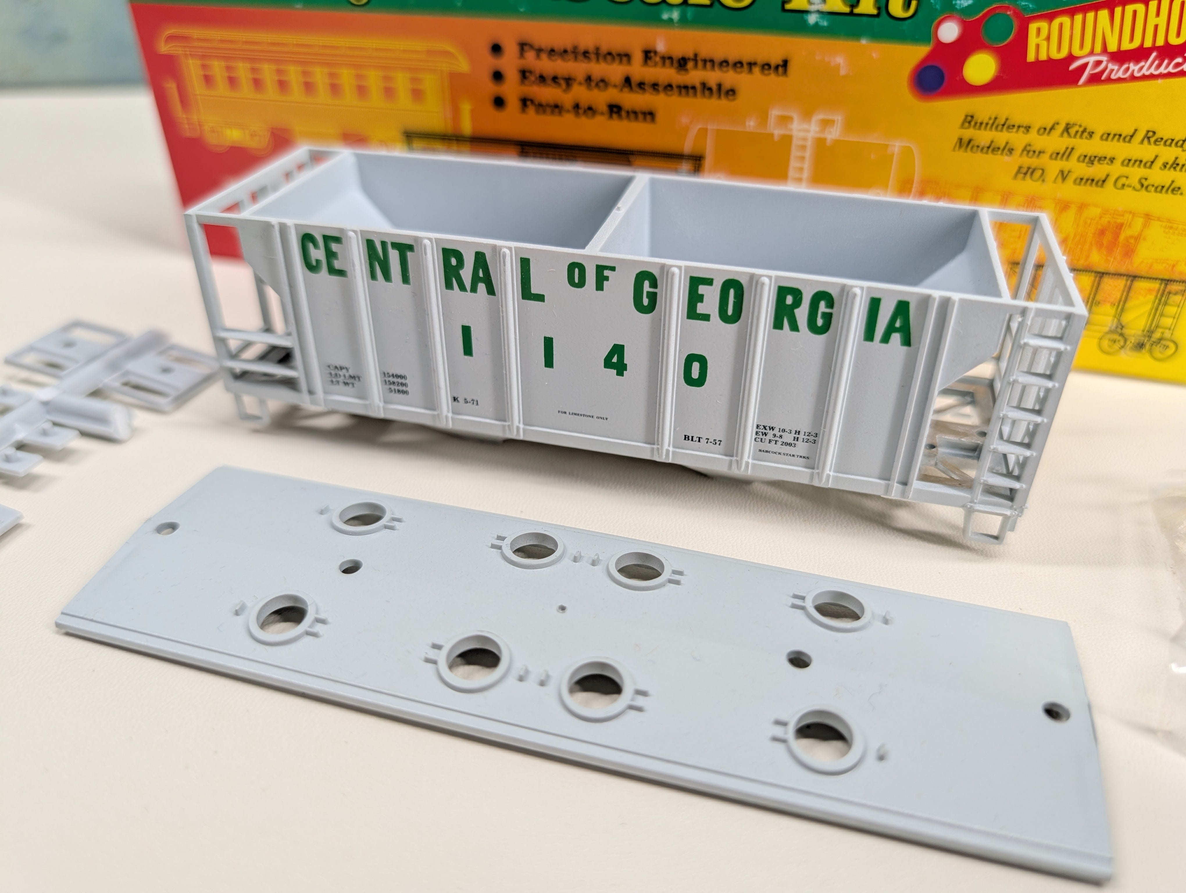 USED Roundhouse HO Scale Covered Hopper Central of Georgia #1140 KIT