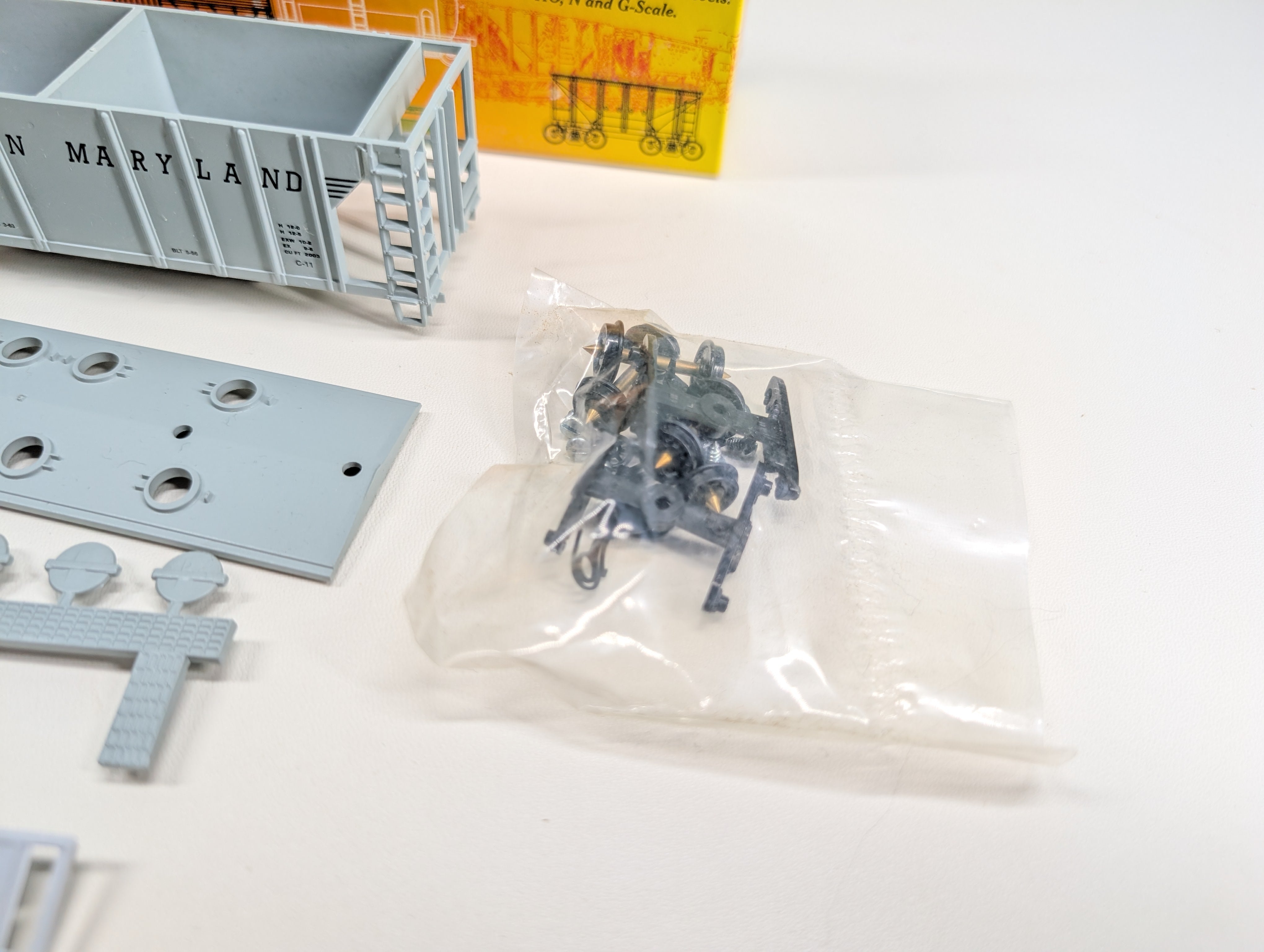 USED Roundhouse HO Scale Covered Hopper Western Maryland WM #4953 KIT