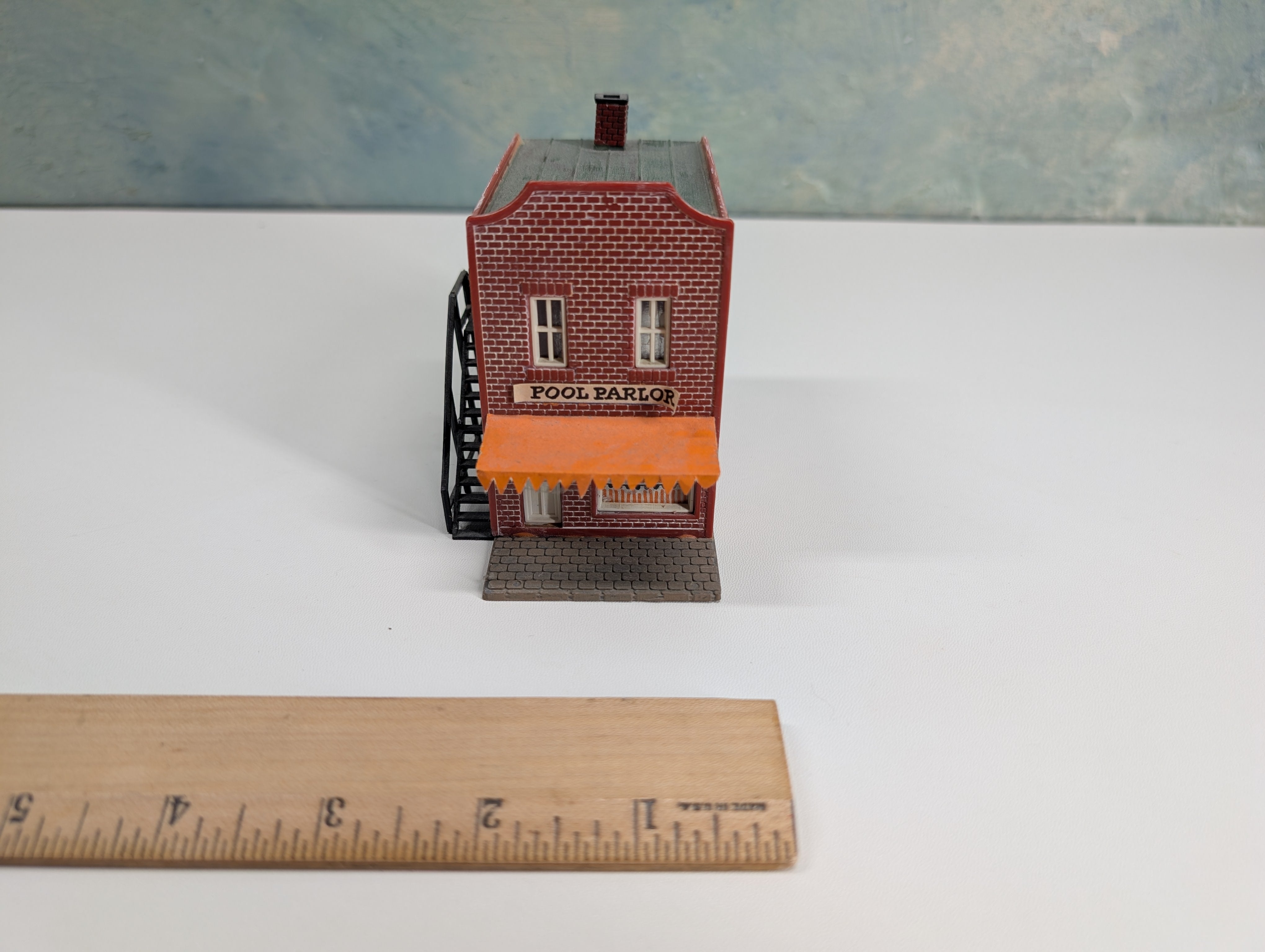 USED HO Scale Brick Storefront, Pool Parlor