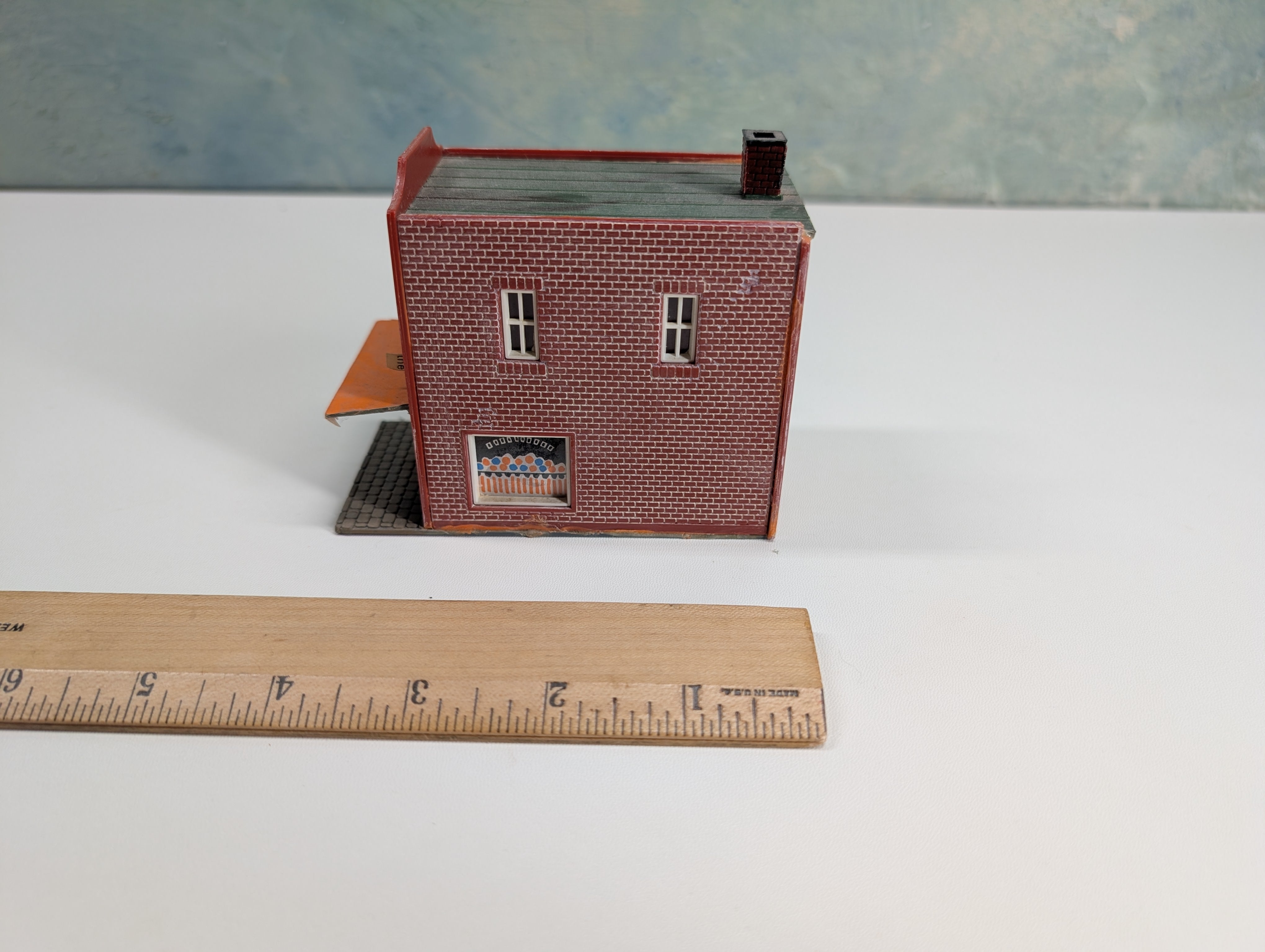 USED HO Scale Brick Storefront, Pool Parlor