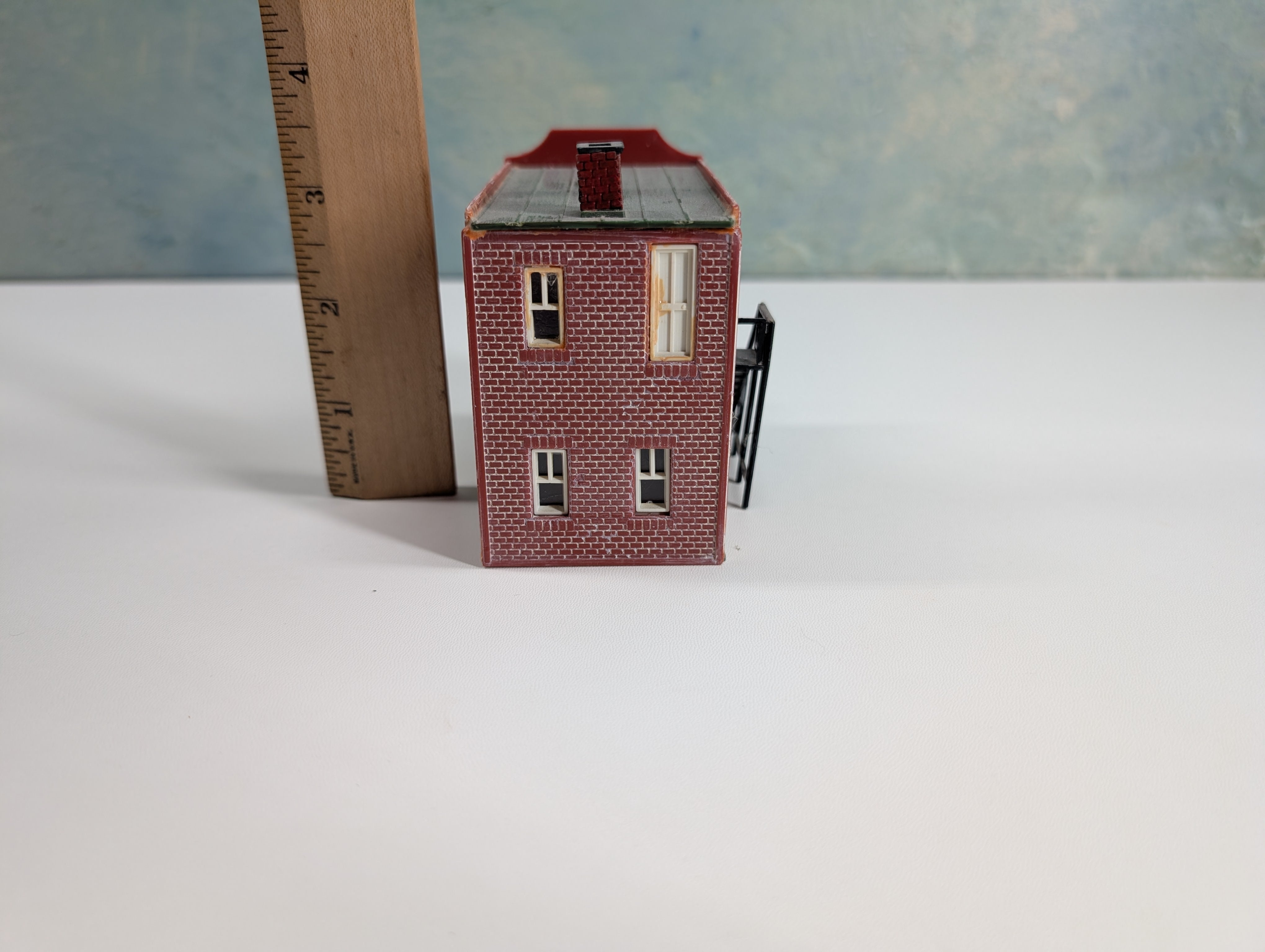USED HO Scale Brick Storefront, Pool Parlor