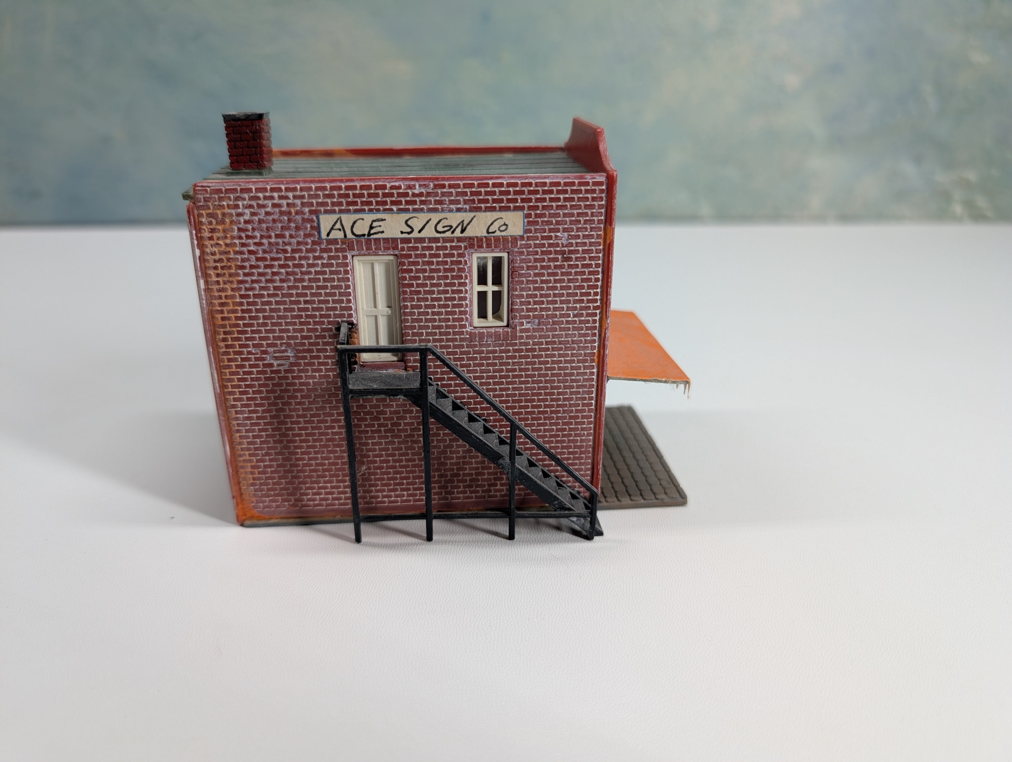 USED HO Scale Brick Storefront, Pool Parlor