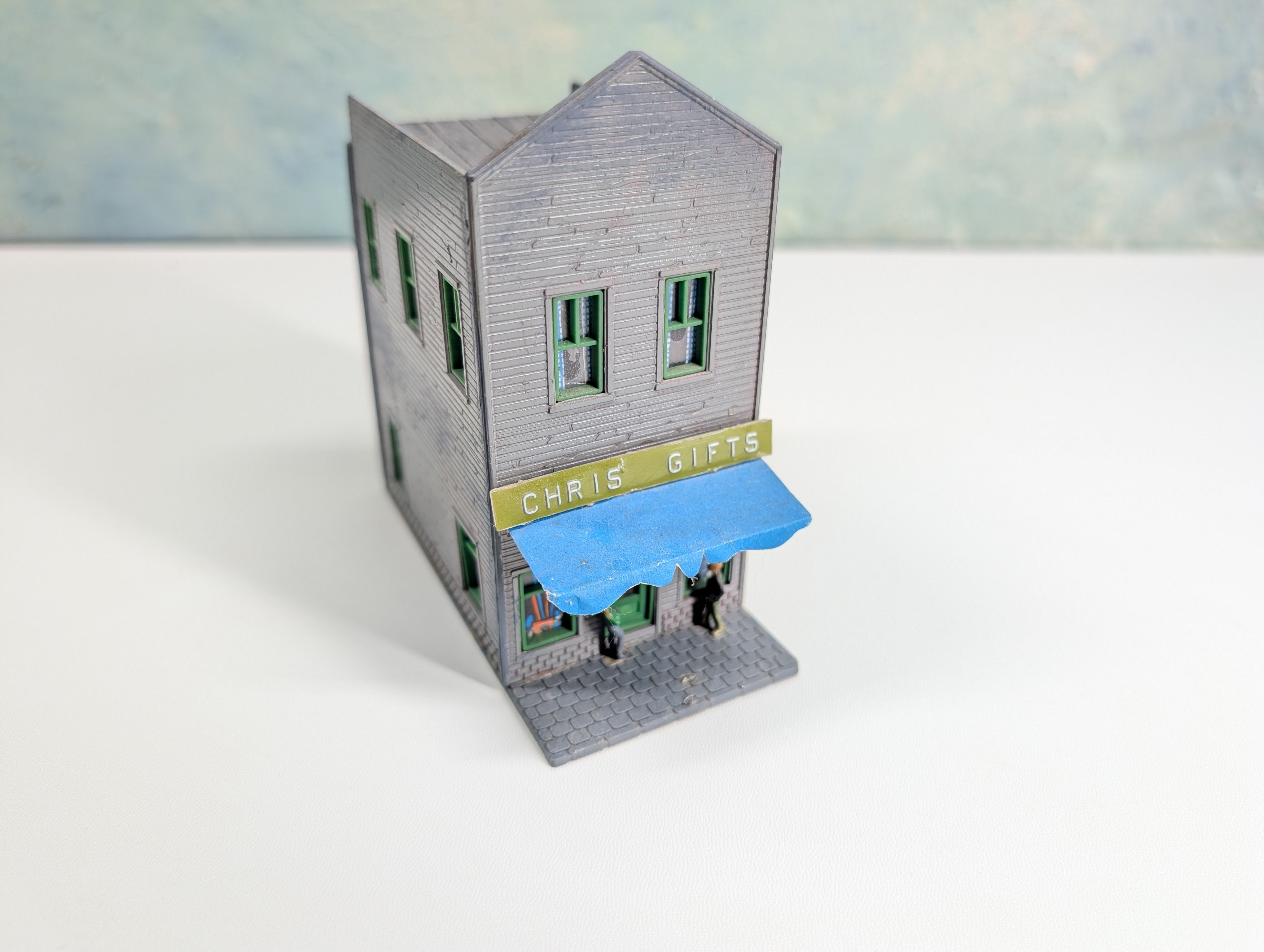 USED HO Scale Brown Storefront, Chris Gifts, Gift Shop
