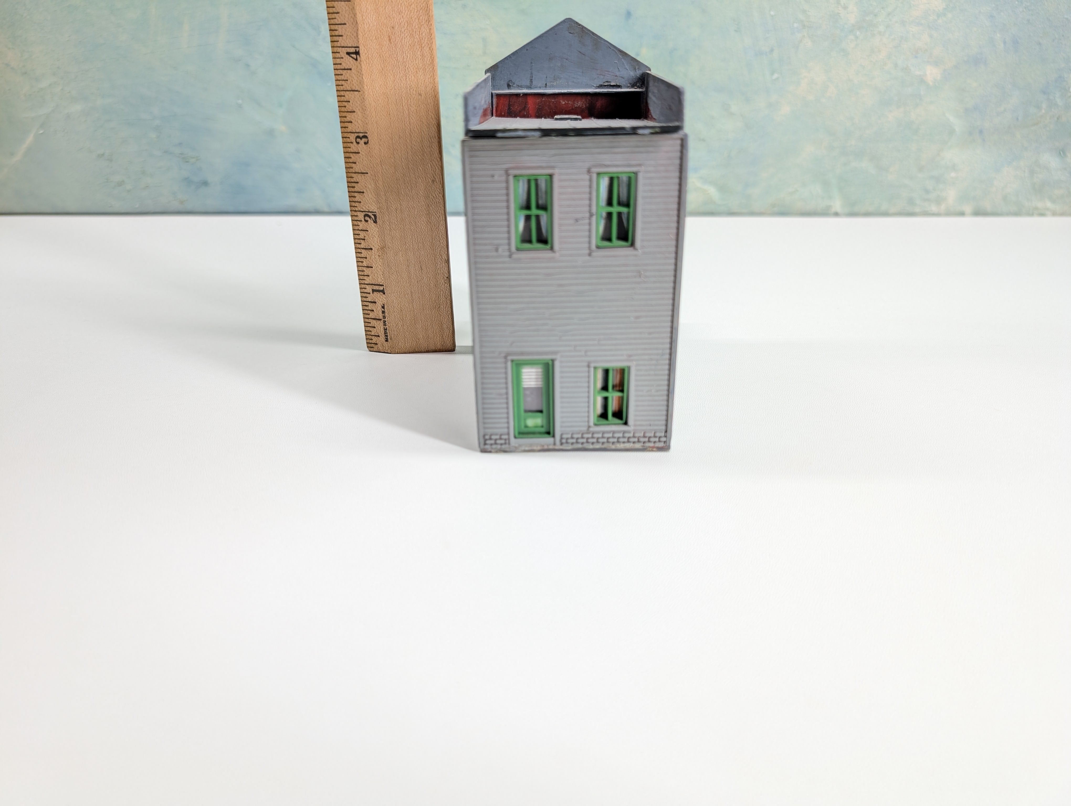 USED HO Scale Brown Storefront, Chris Gifts, Gift Shop