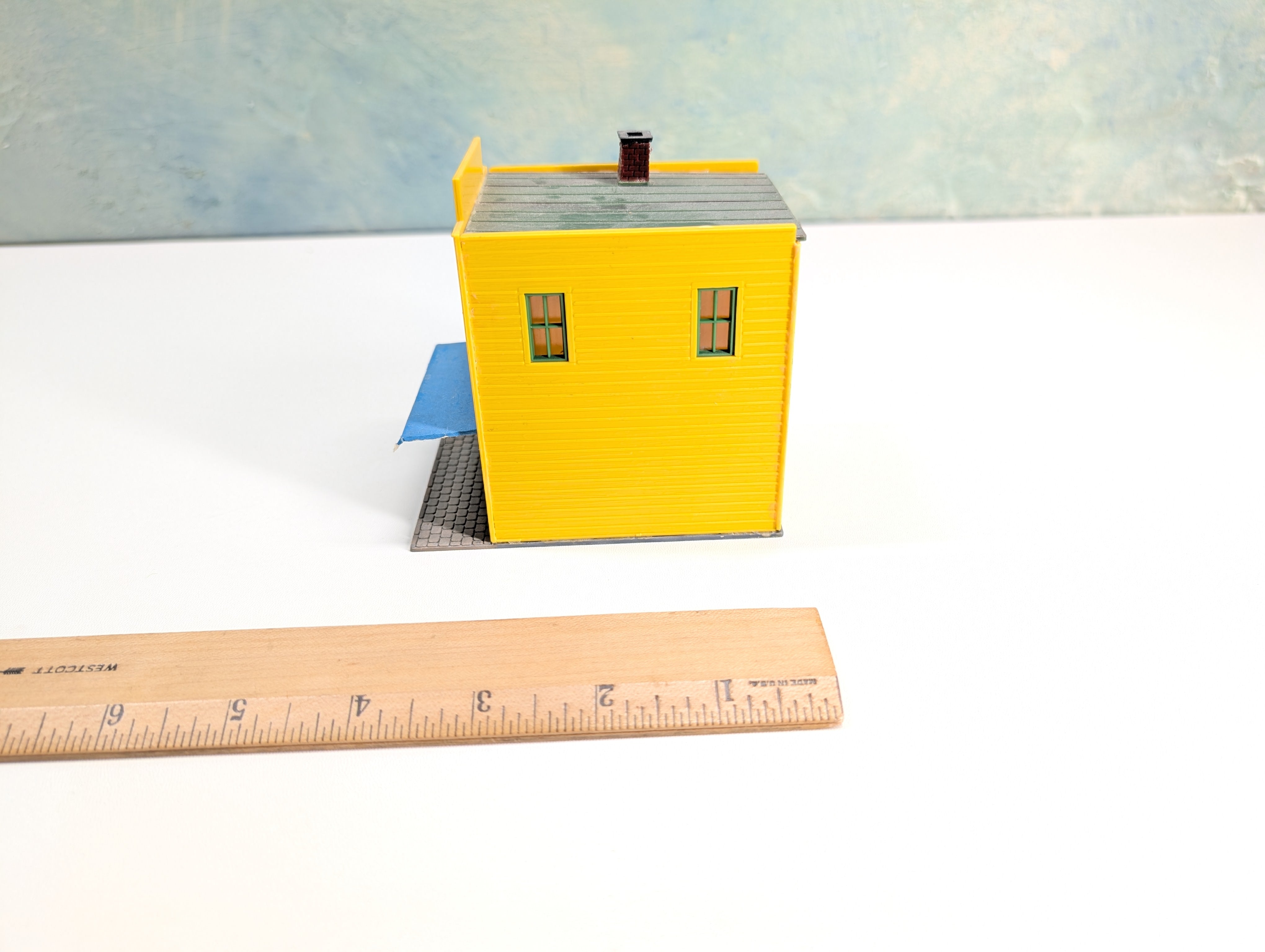 USED HO Scale Yellow Storefront, Five and Ten Store