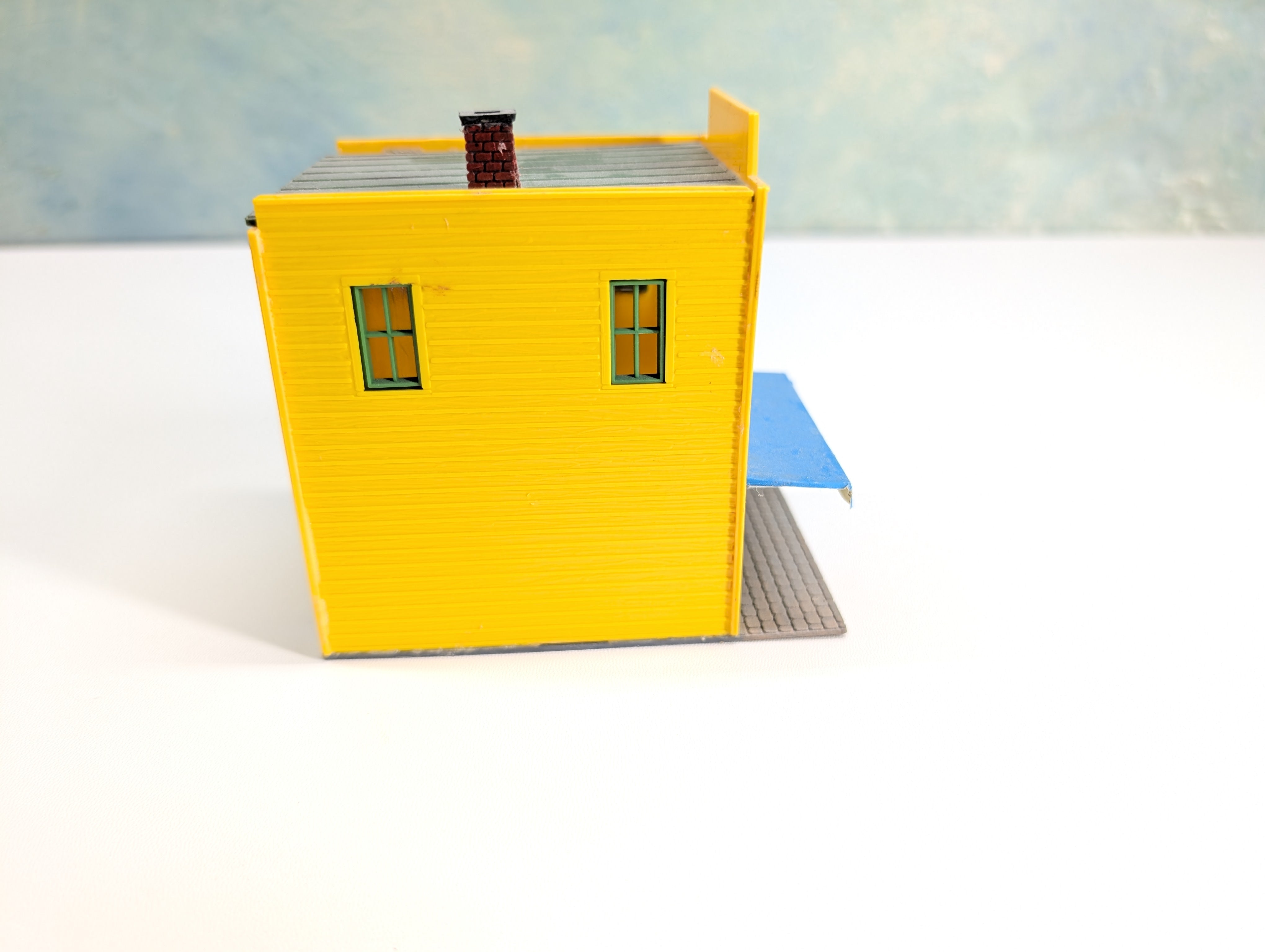 USED HO Scale Yellow Storefront, Five and Ten Store