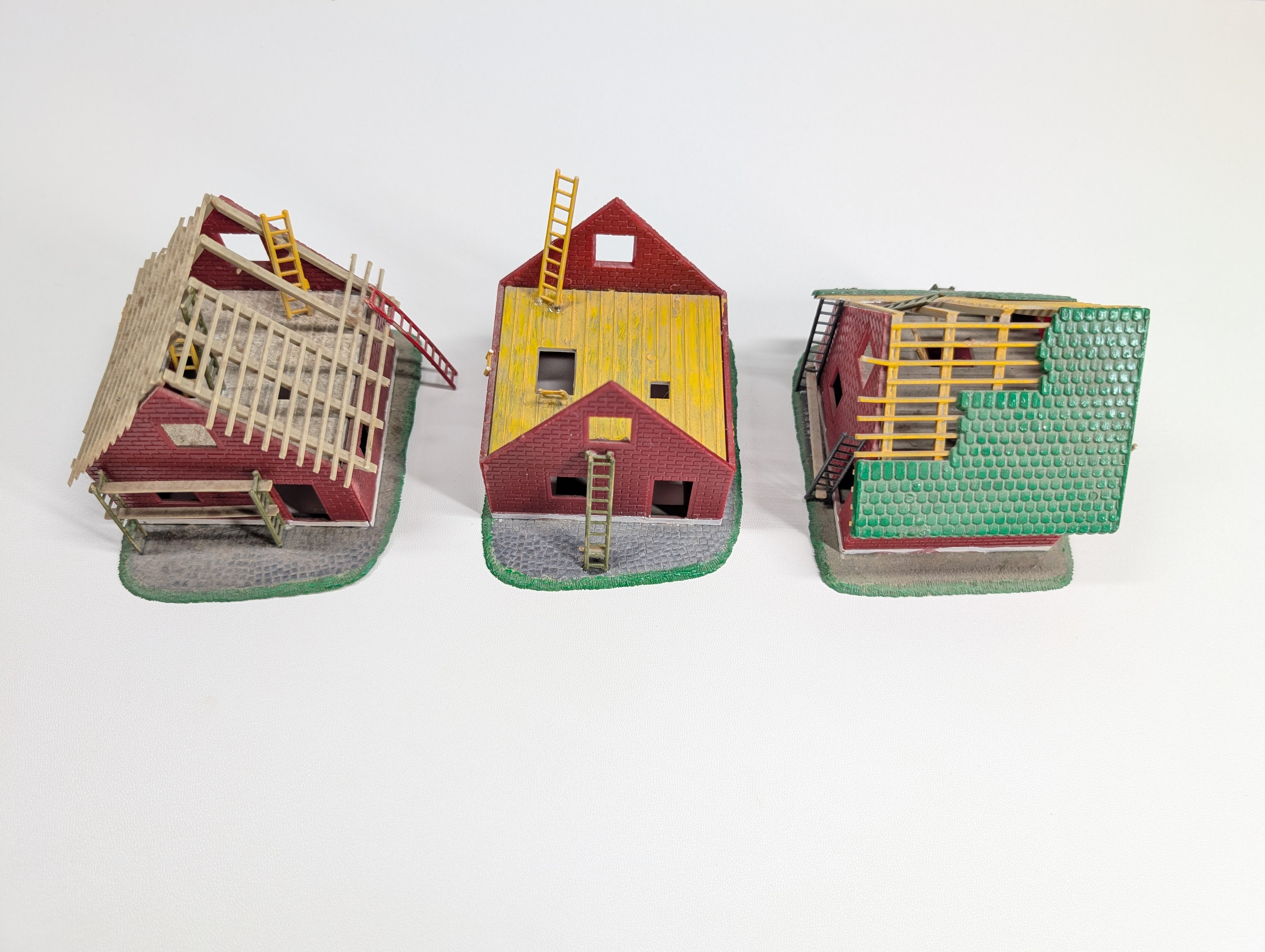USED HO Scale Lot of Homes Under Construction, Red Brick (3 pcs)
