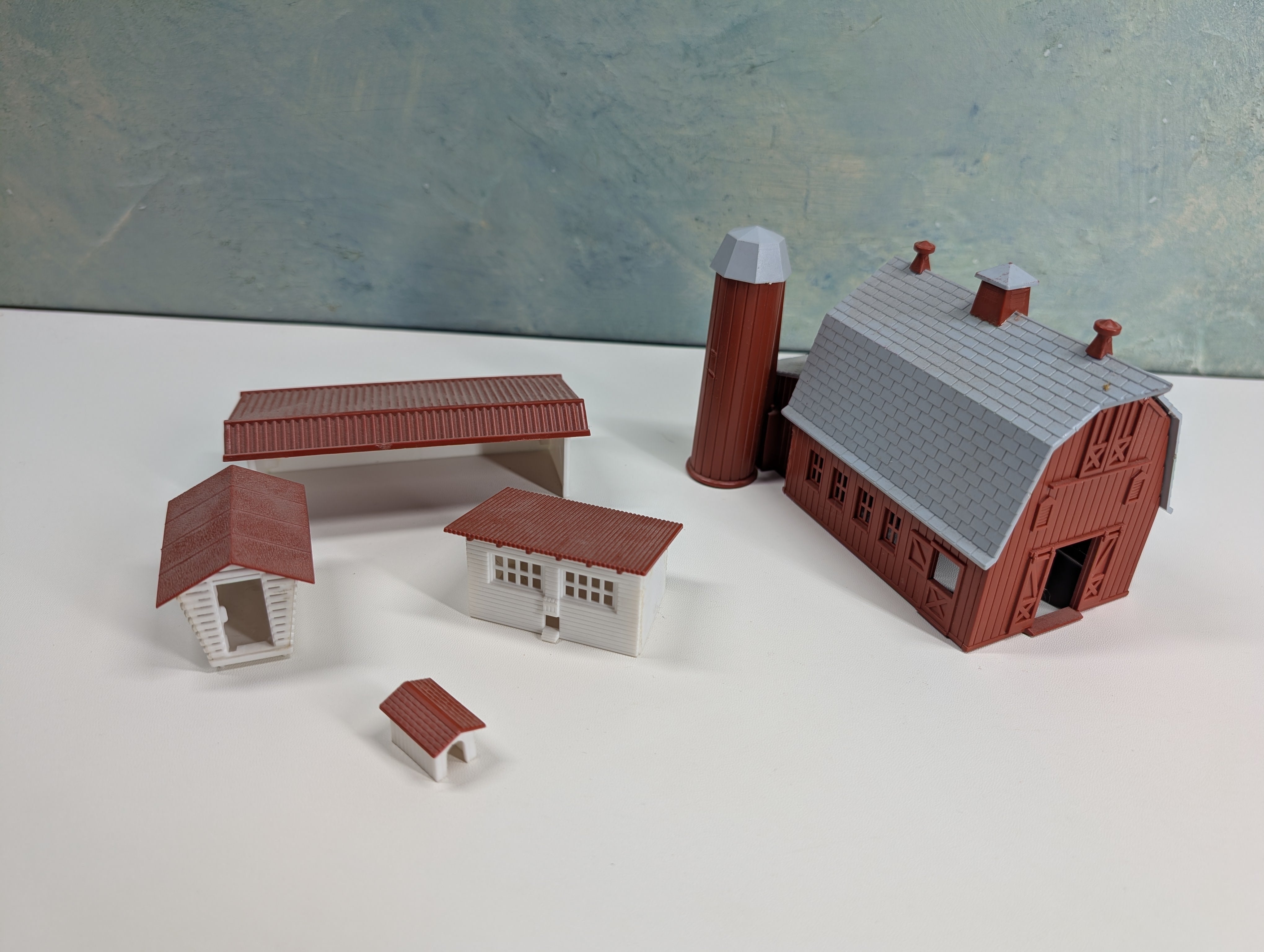 USED HO Scale Lot of Barn and Other Farm Structures