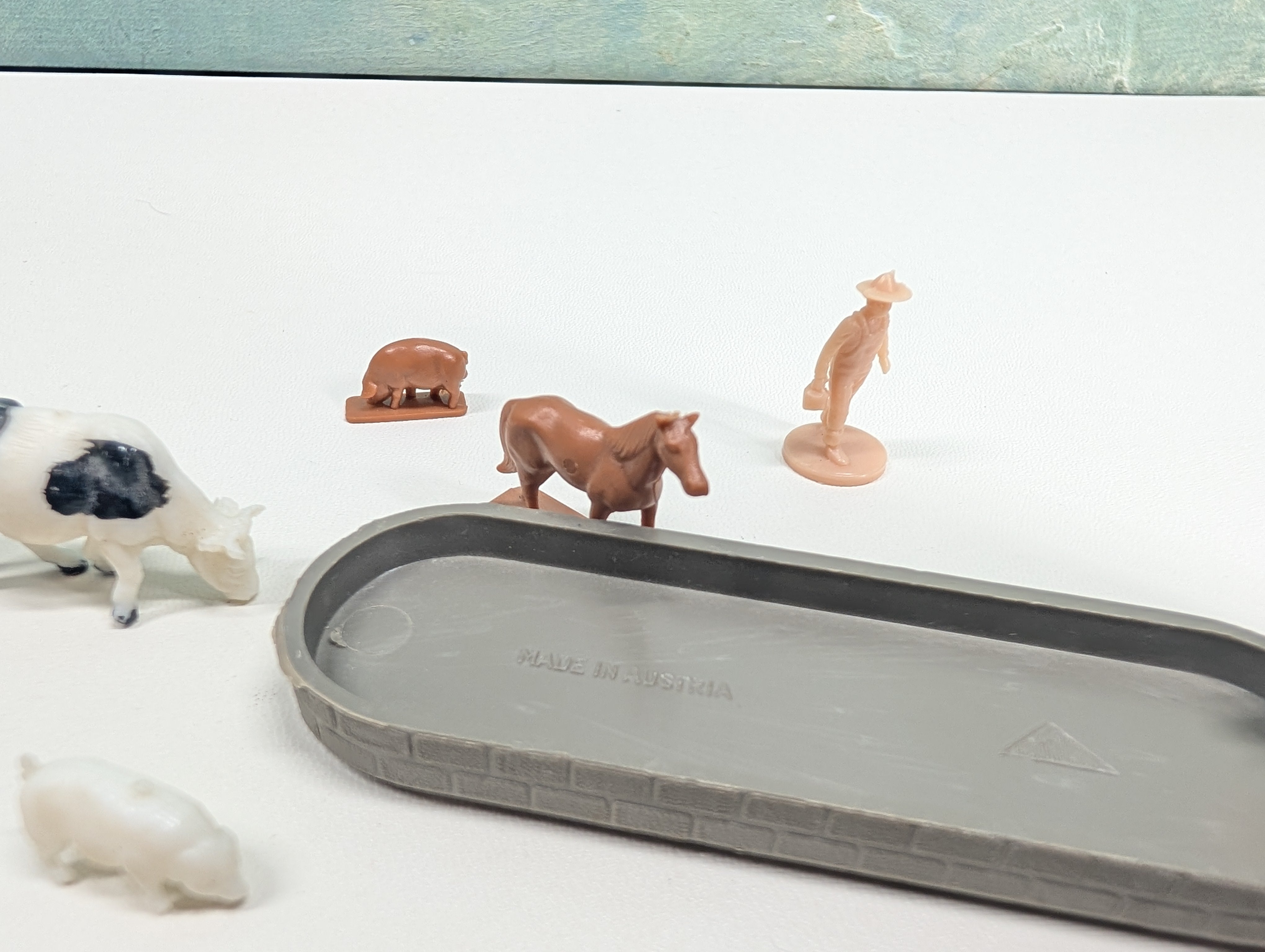 USED HO Scale Barn Yard Animals with Trough