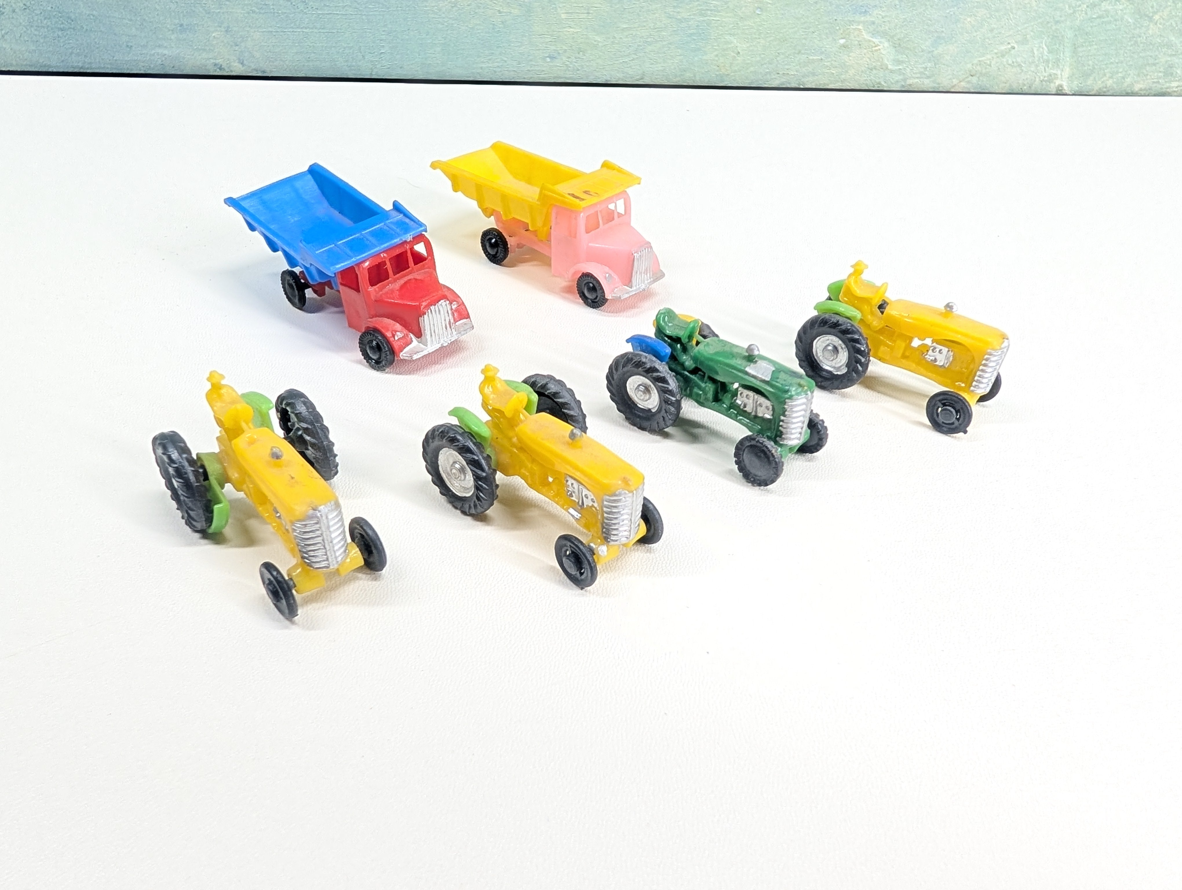 USED HO Scale Lot of Plastic Tractors and Dump Trucks (6 pcs)