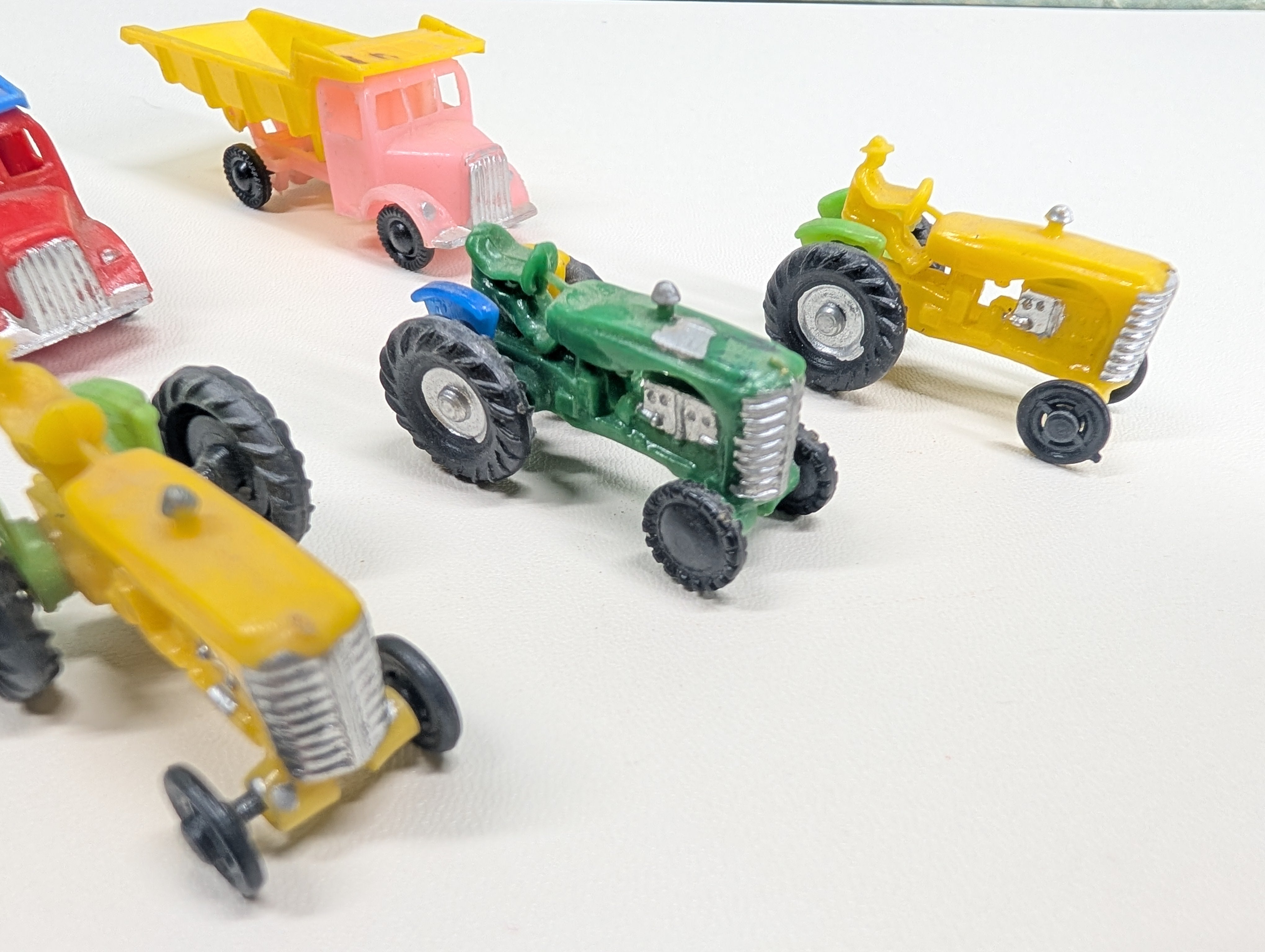 USED HO Scale Lot of Plastic Tractors and Dump Trucks (6 pcs)
