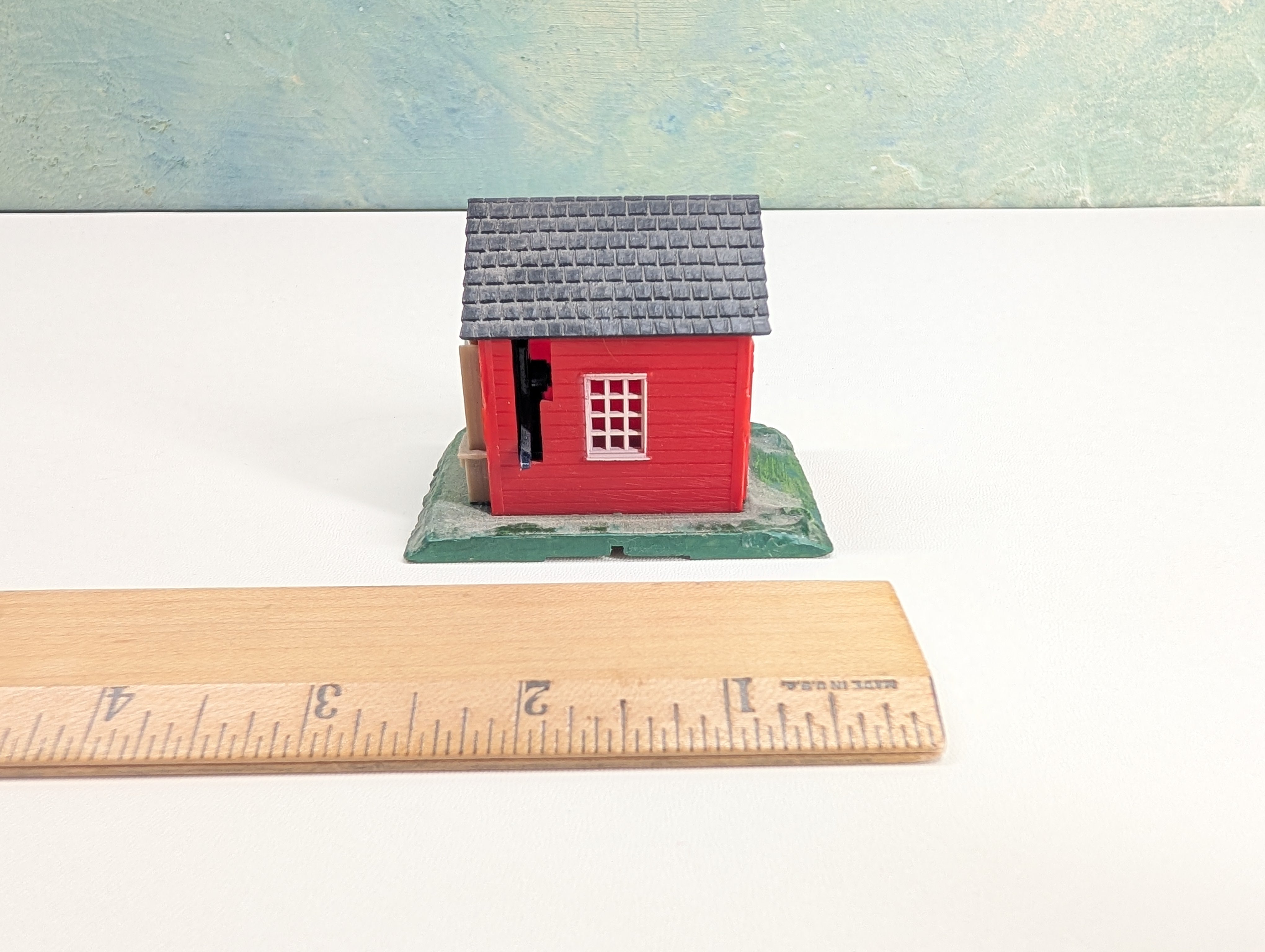 USED HO Scale Red Workshop