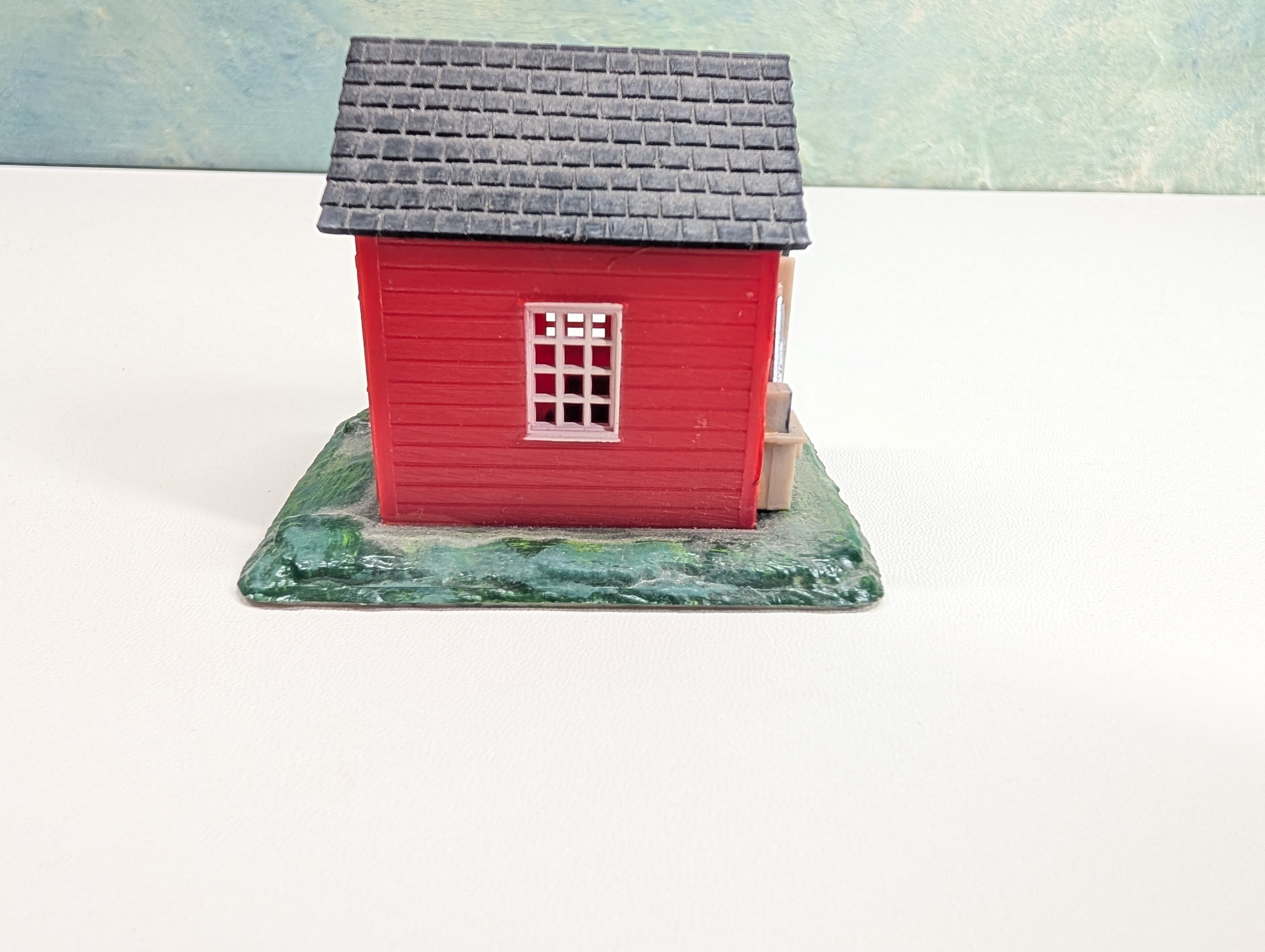 USED HO Scale Red Workshop