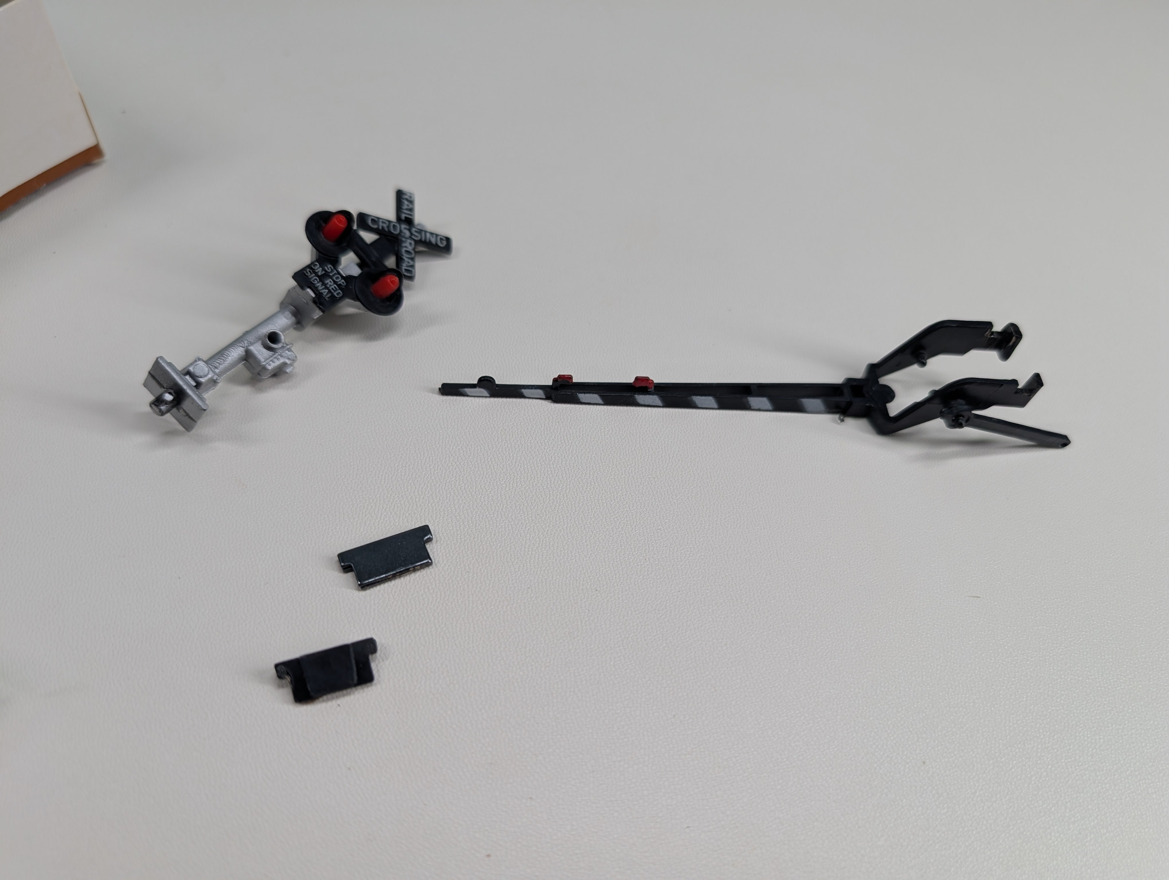 USED Tyco 908 HO Scale Operating Crossing Gate