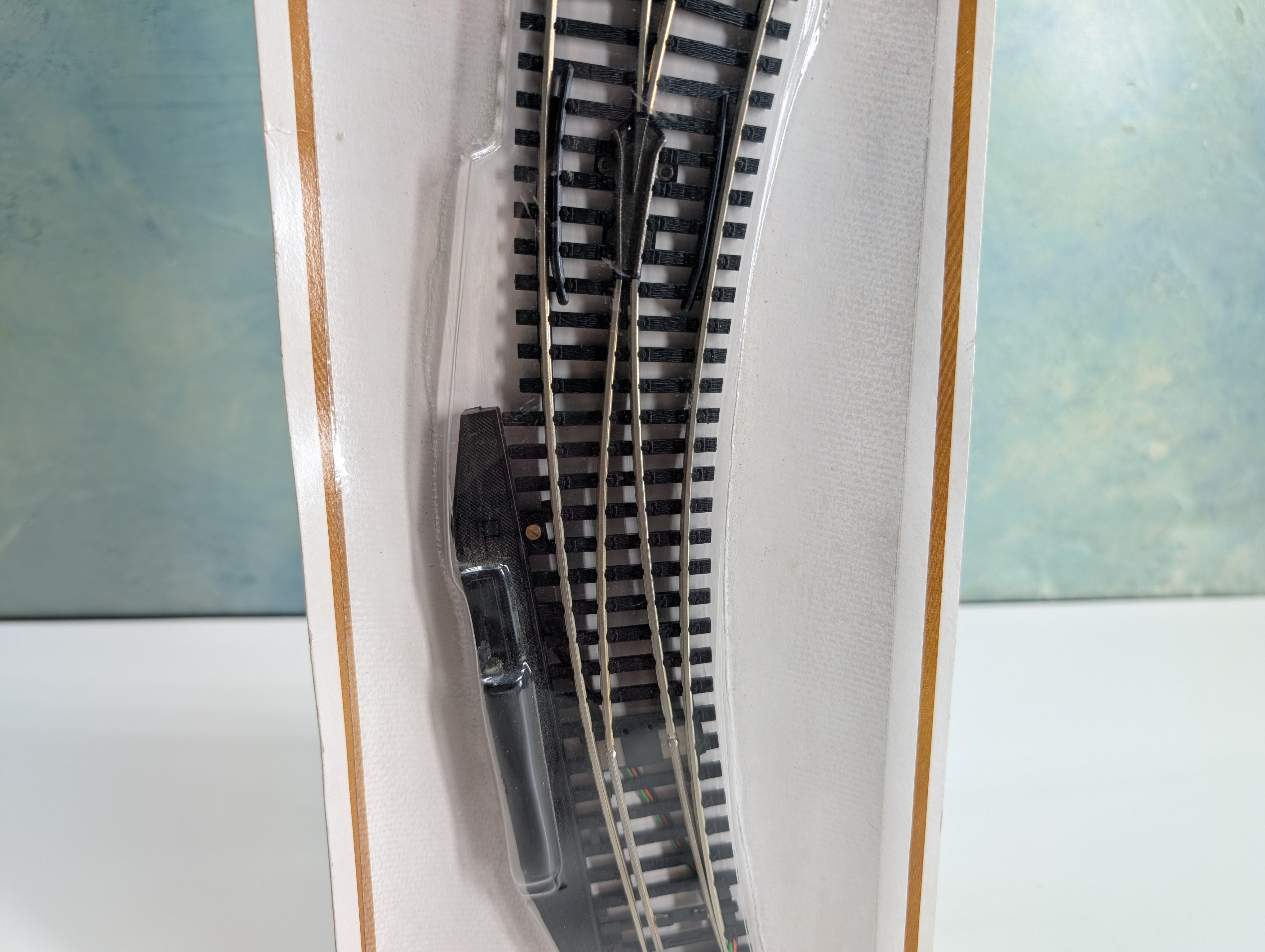 Model Power 181 HO Scale Nickel Silver Code 100 18" x 22" Radius Curve Switch, Manual, RH