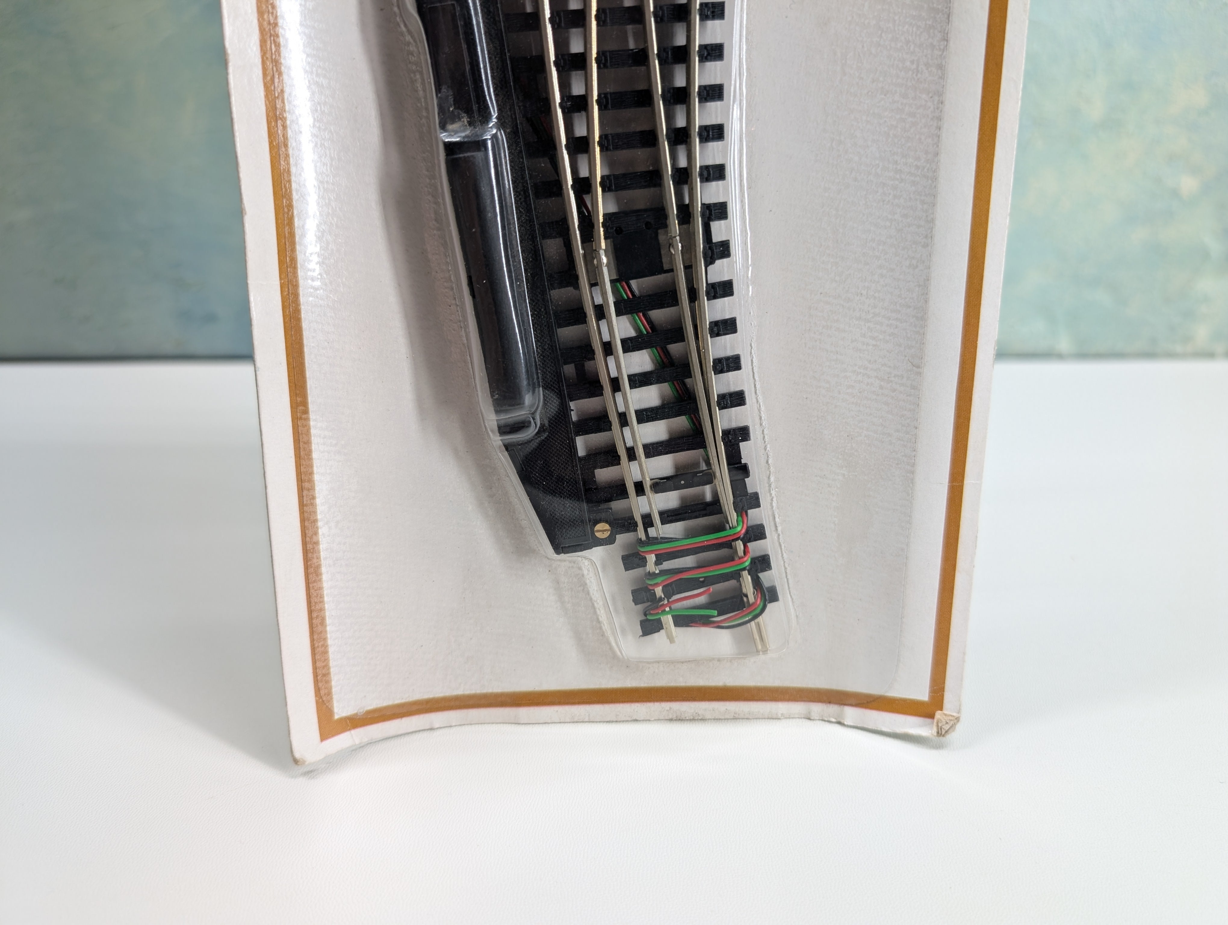Model Power 181 HO Scale Nickel Silver Code 100 18" x 22" Radius Curve Switch, Manual, RH