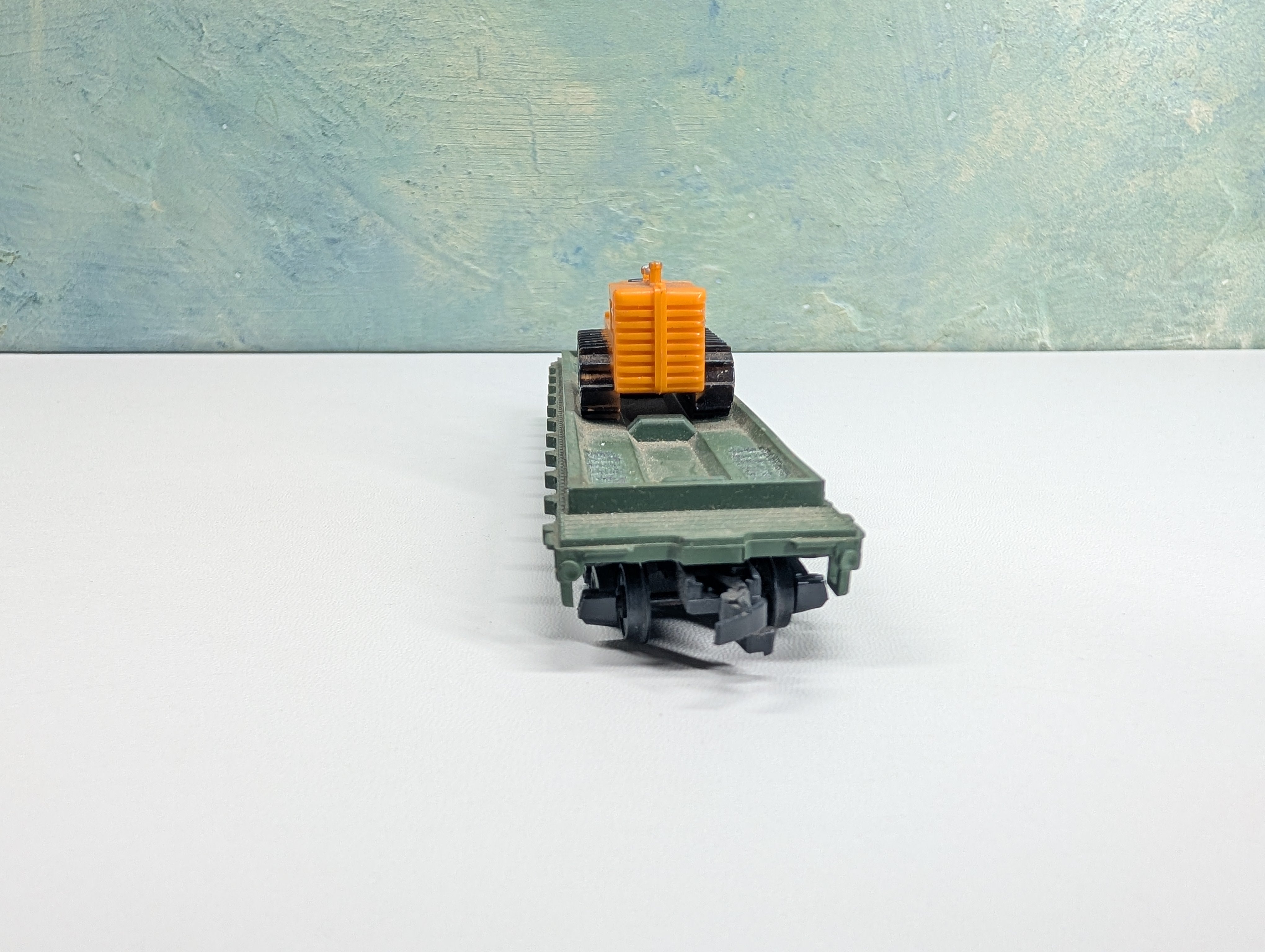 USED Mantua HO Scale Flat Car w/ Tractor Western Maryland WM #2475