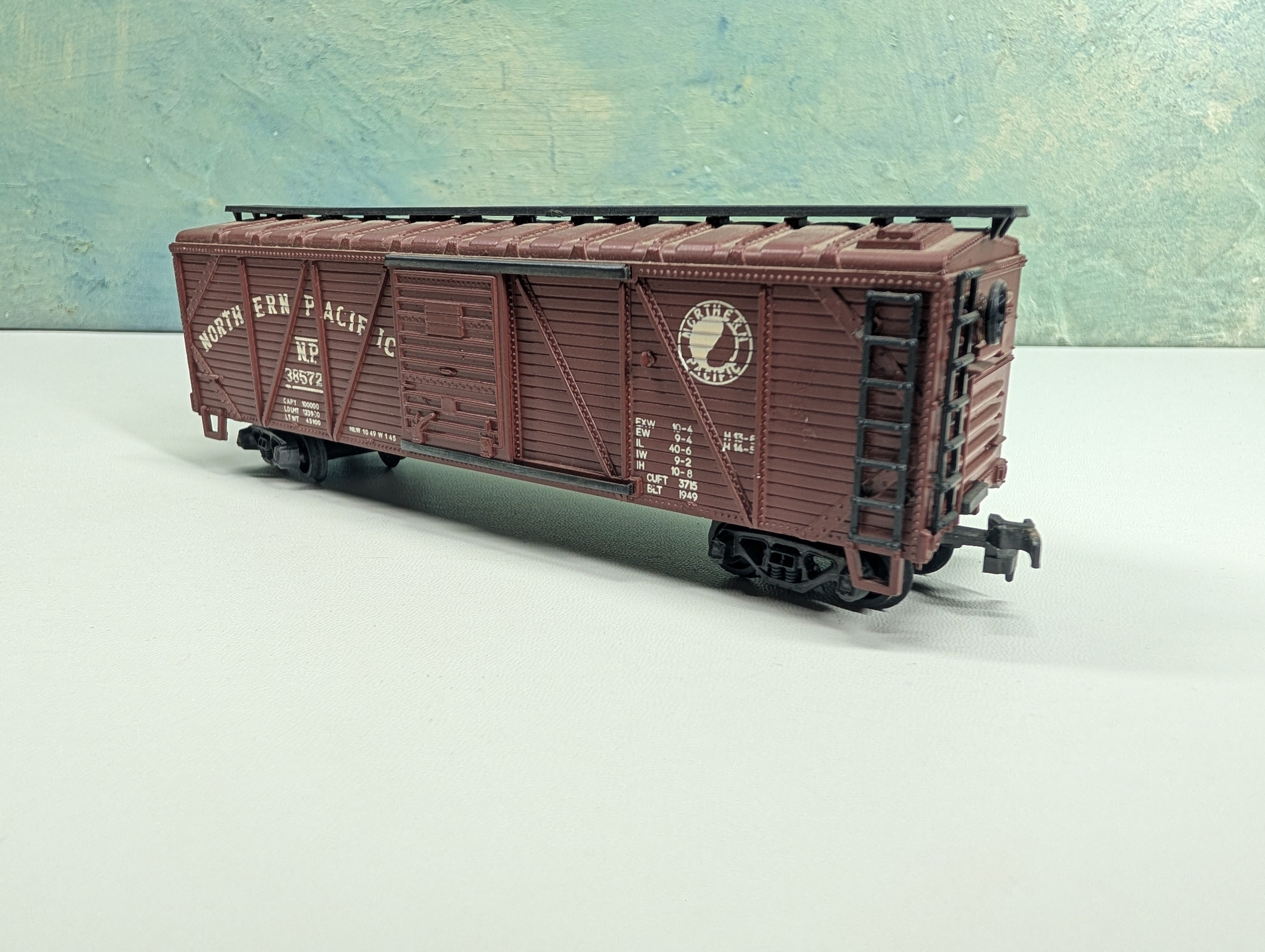 USED HO Scale Wooden Box Car Northern Pacific NP #38572