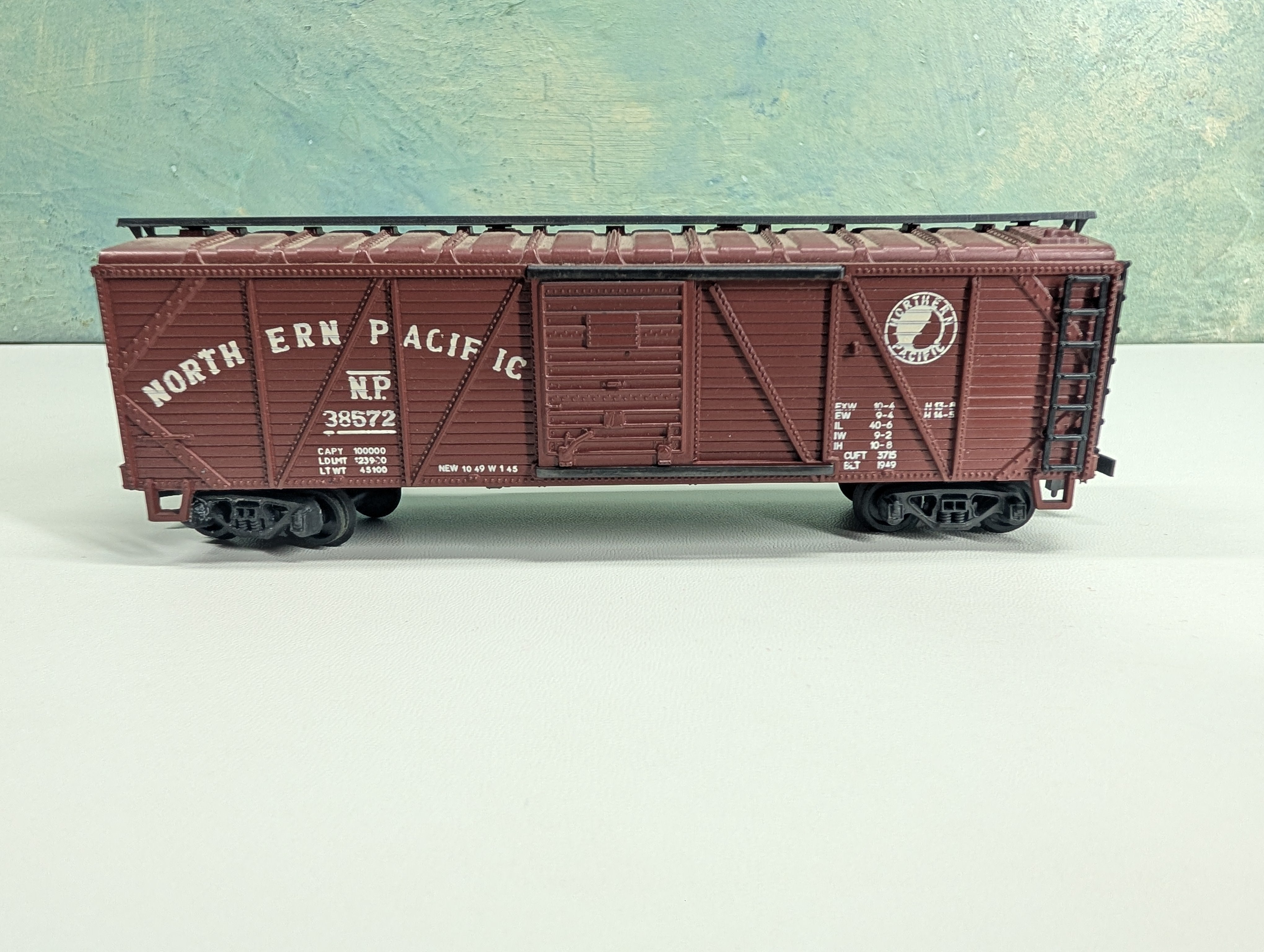 USED HO Scale Wooden Box Car Northern Pacific NP #38572