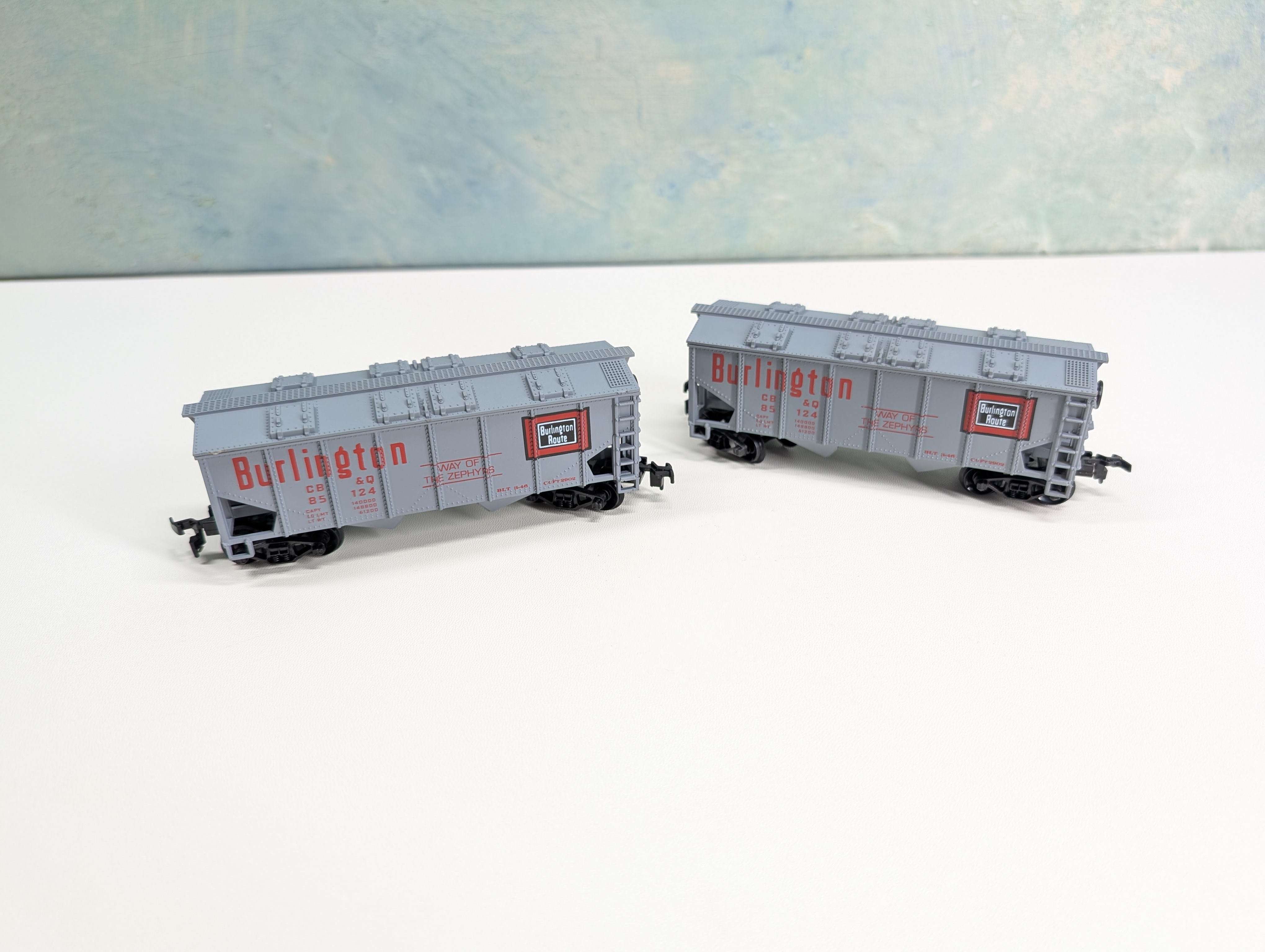 USED HO Scale 2 Bay Hoppers Burlington CB&Q #85124 (2 pcs)