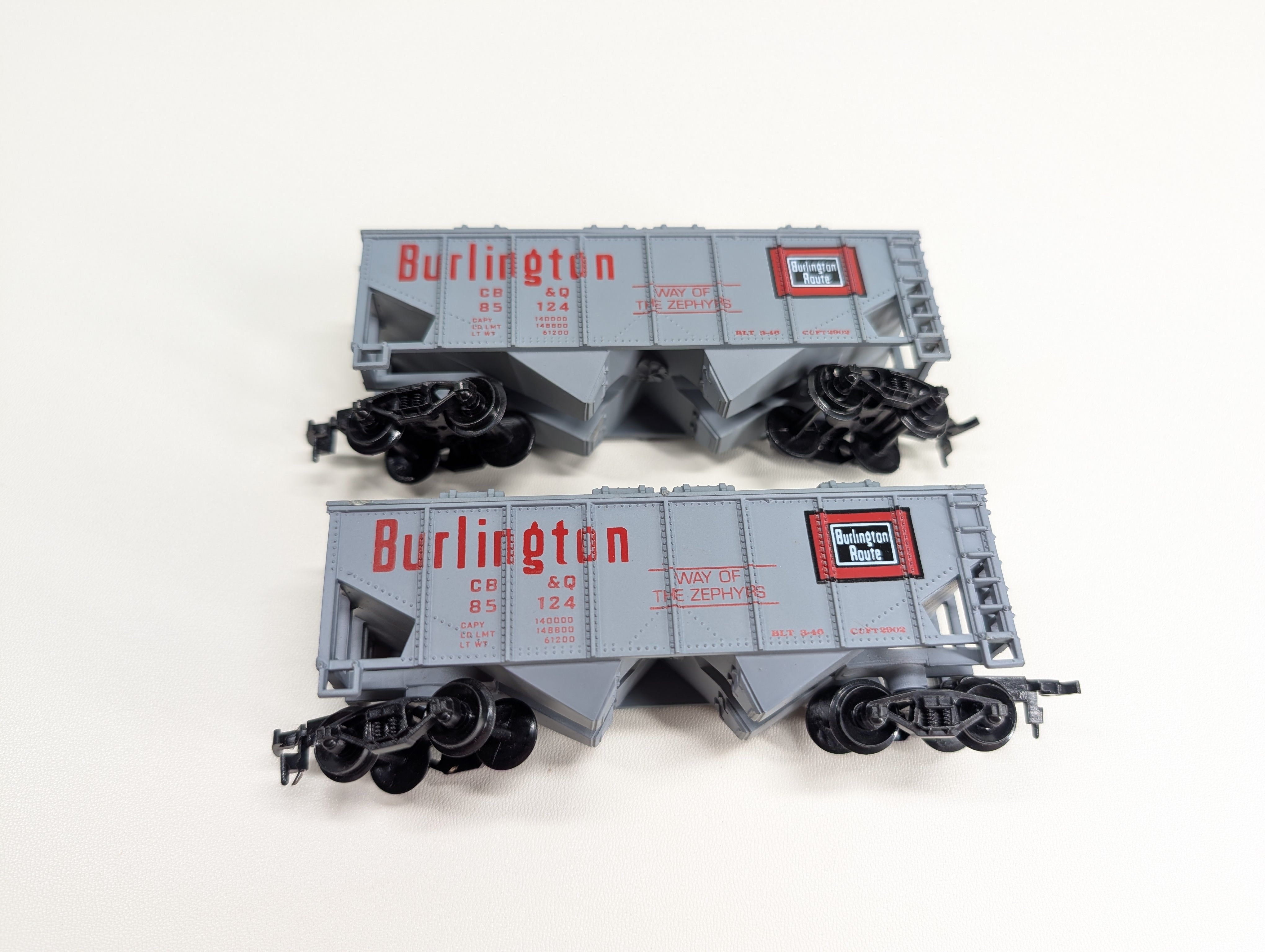 USED HO Scale 2 Bay Hoppers Burlington CB&Q #85124 (2 pcs)
