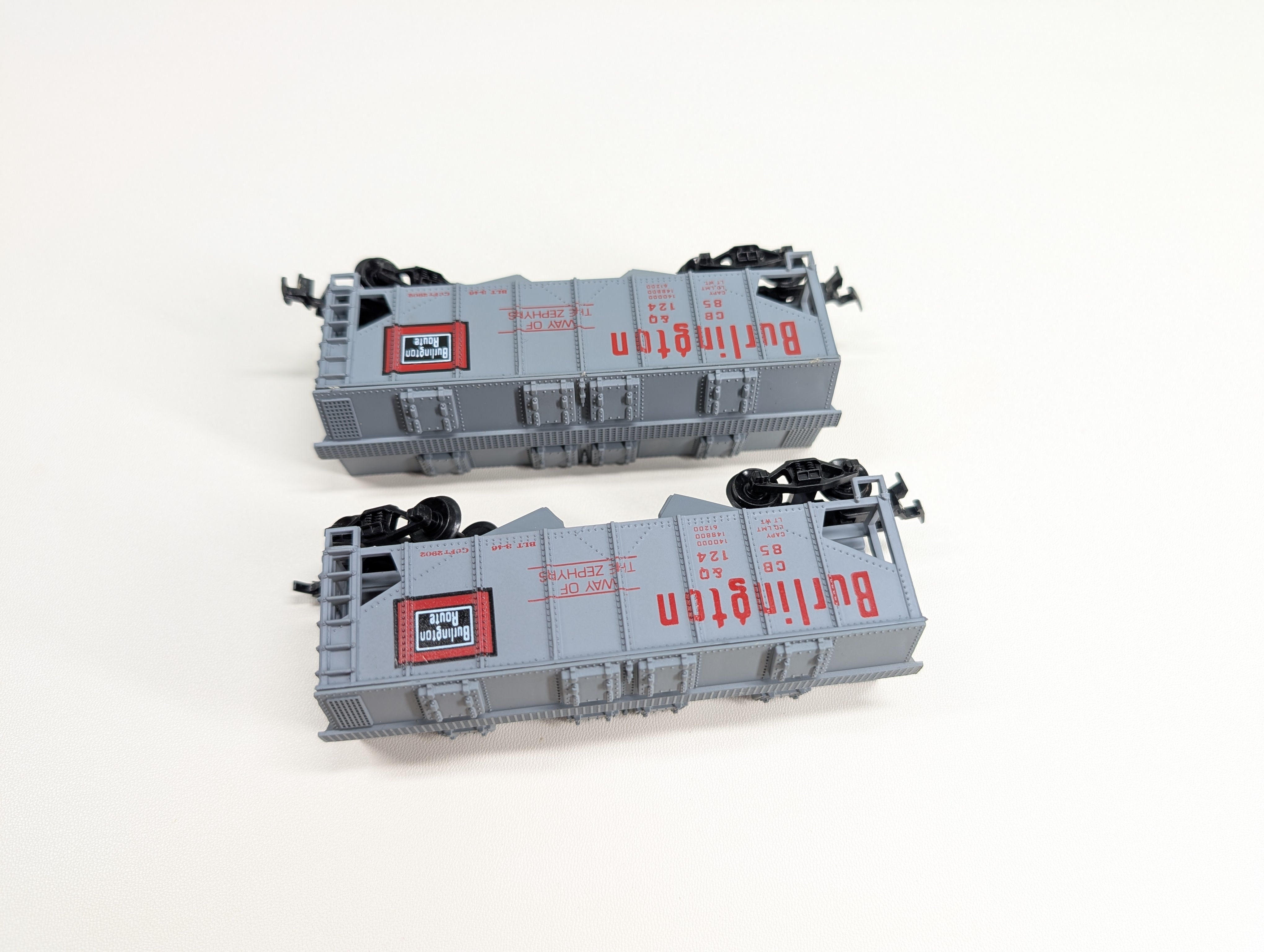 USED HO Scale 2 Bay Hoppers Burlington CB&Q #85124 (2 pcs)