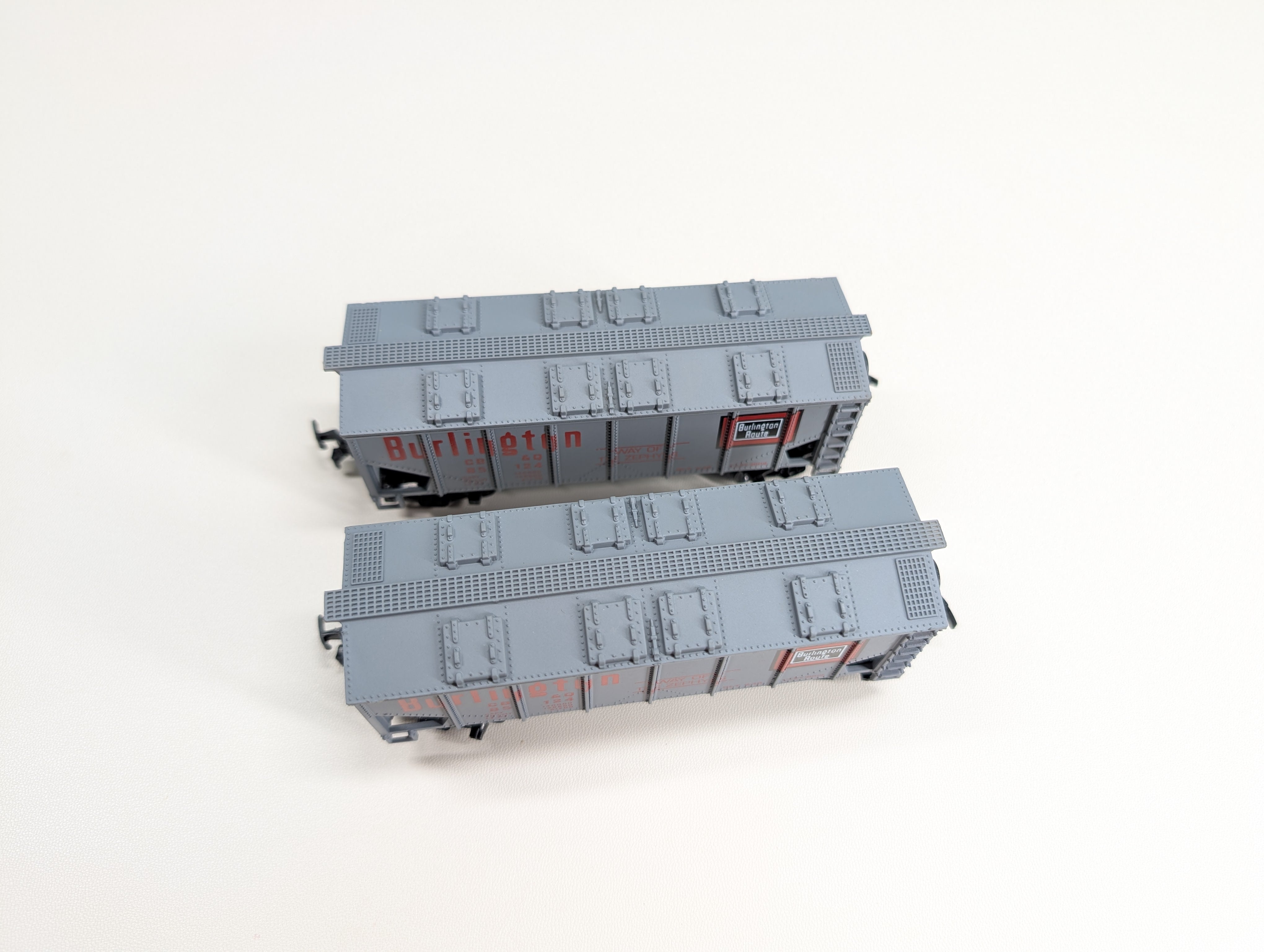 USED HO Scale 2 Bay Hoppers Burlington CB&Q #85124 (2 pcs)
