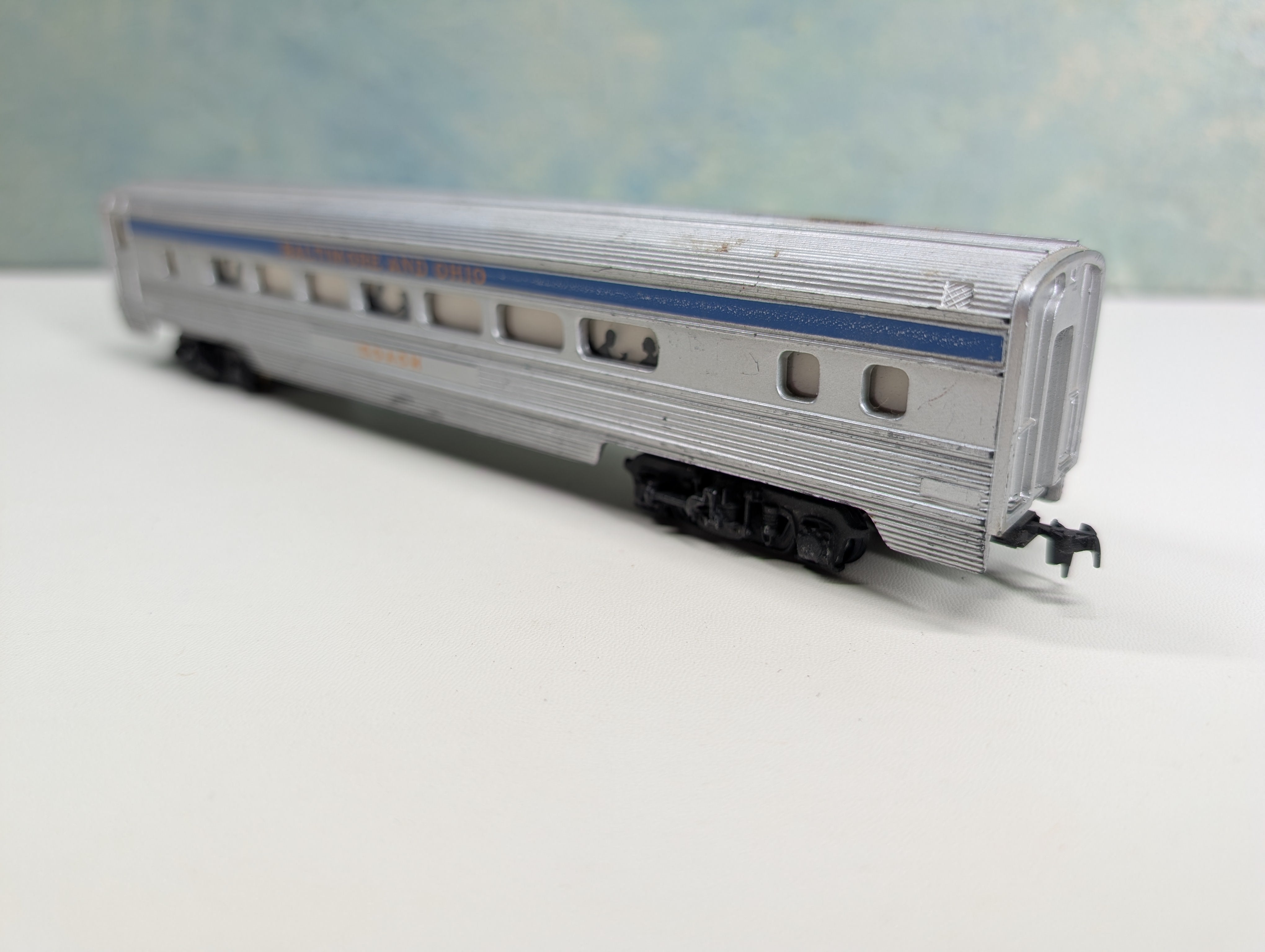 USED Tyco HO Scale Royal Blue Coach Passenger Car Baltimore and Ohio B&O