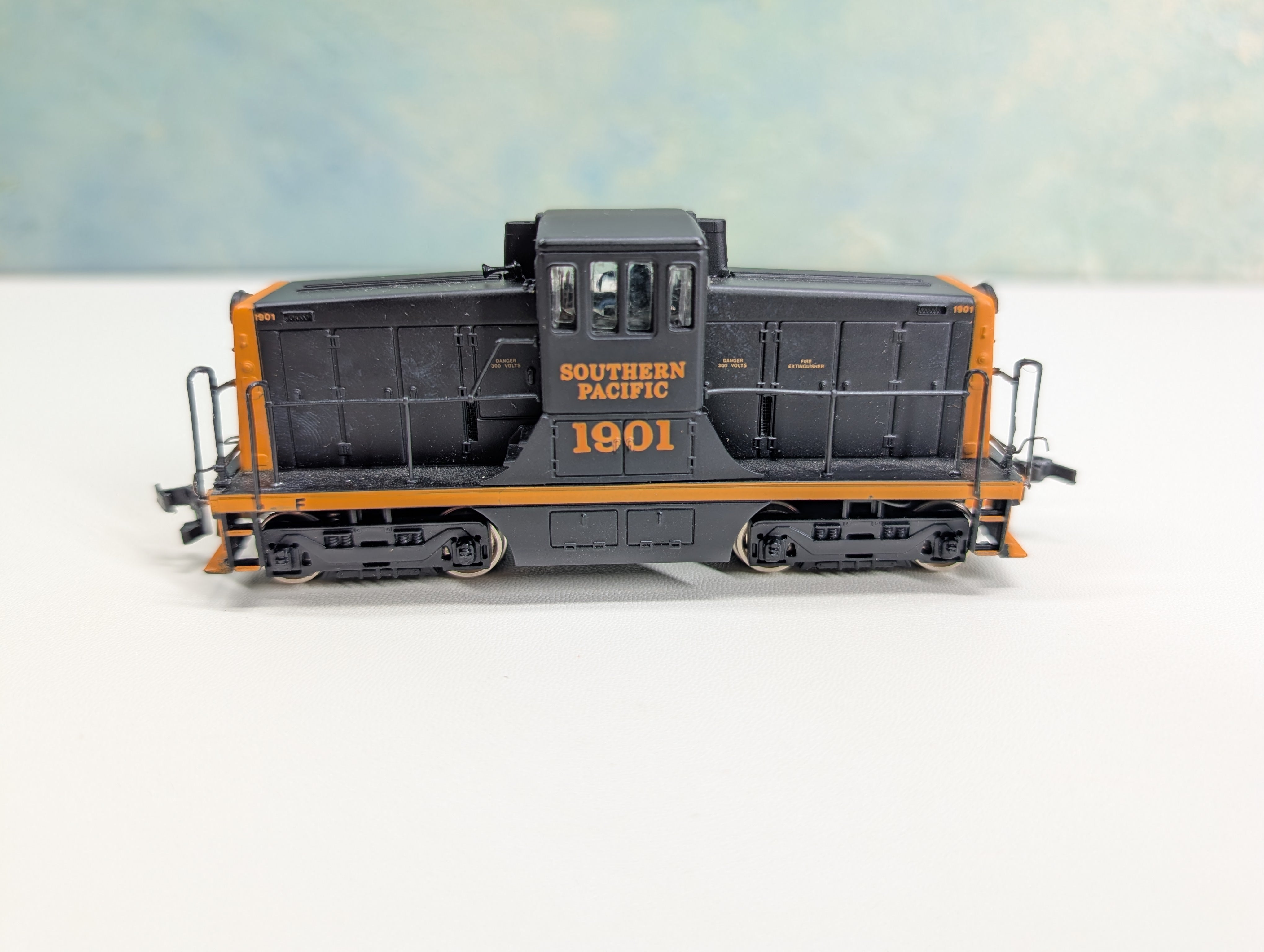 USED Bachmann 80016 HO Scale Spectrum GE 44-Ton Switcher Southern Pacific #1901 Tested! DC